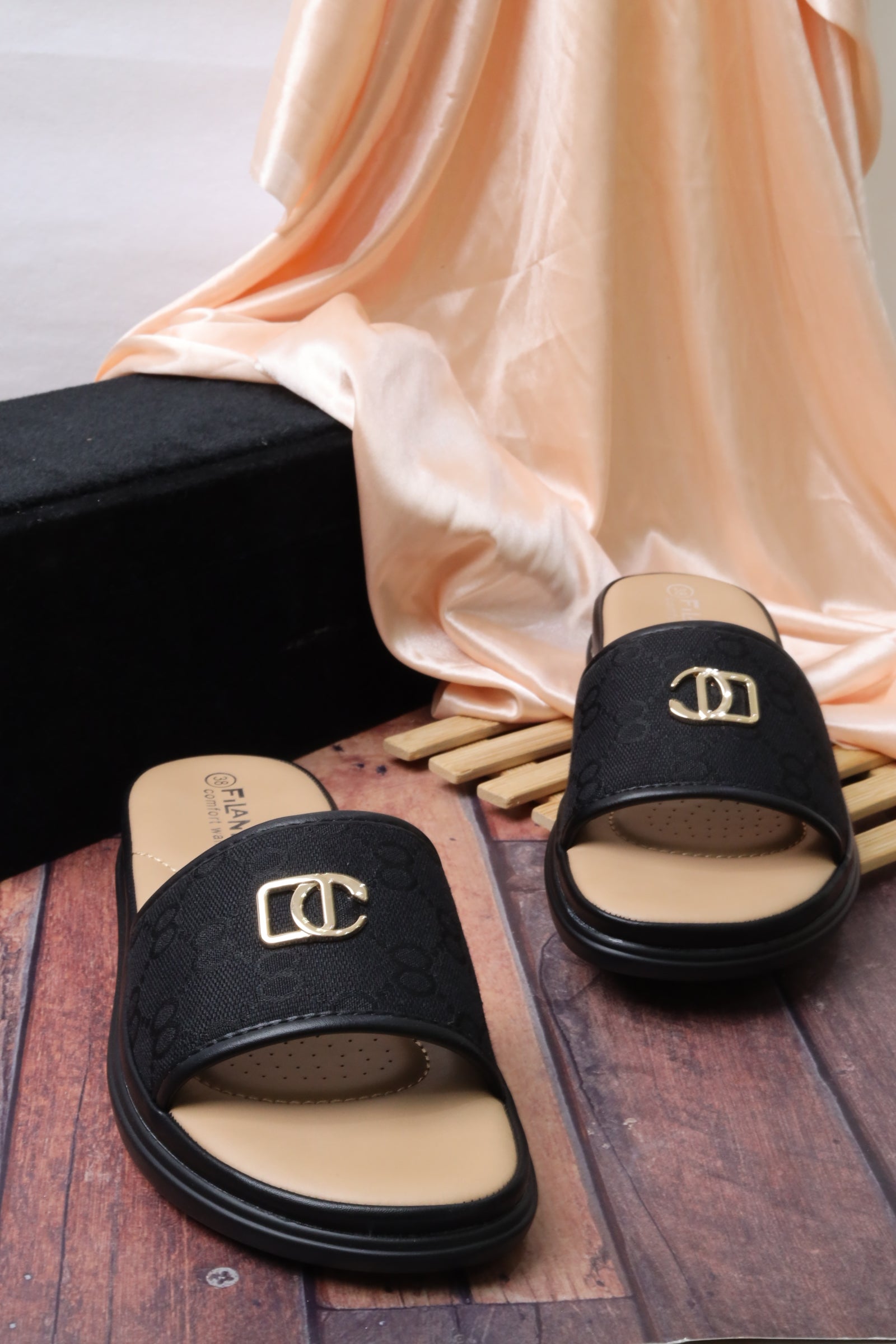 صندل نسائي فلات 55079