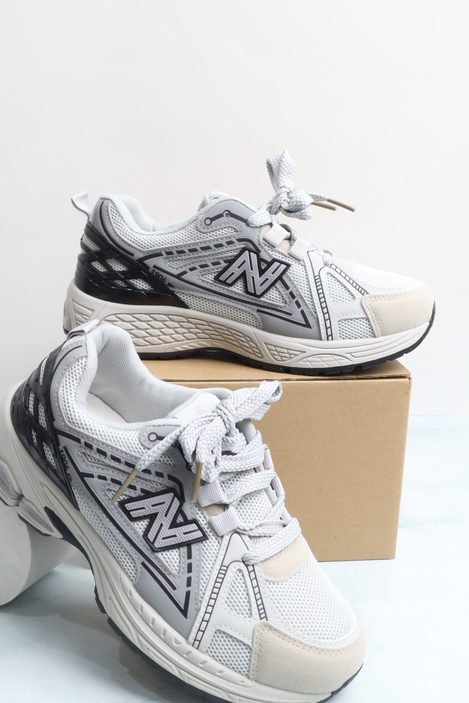 حذاء رياضي نسائي 390545