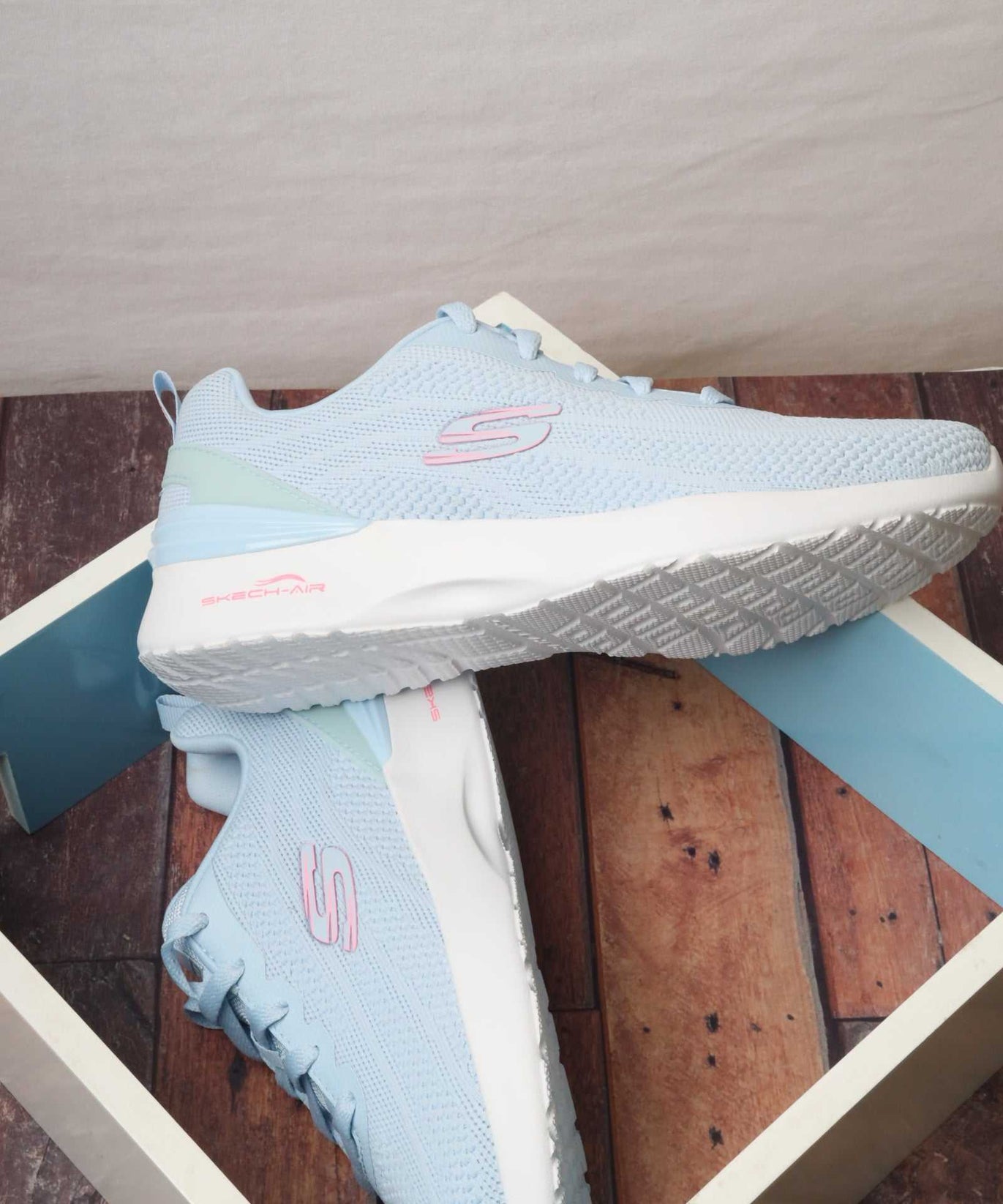 سكيتشرز نسائي اير داينامايت 150150