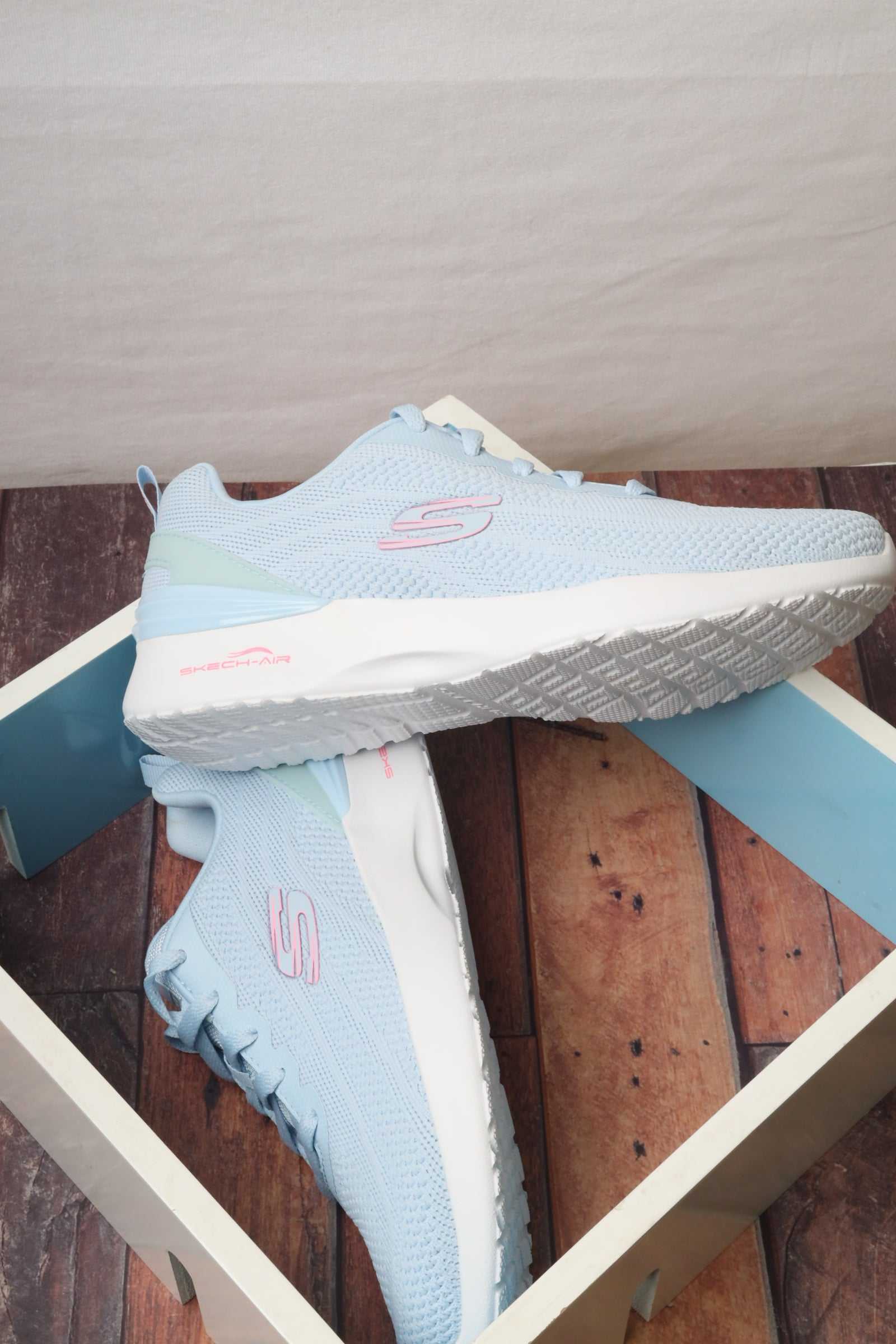 سكيتشرز نسائي اير داينامايت 150150