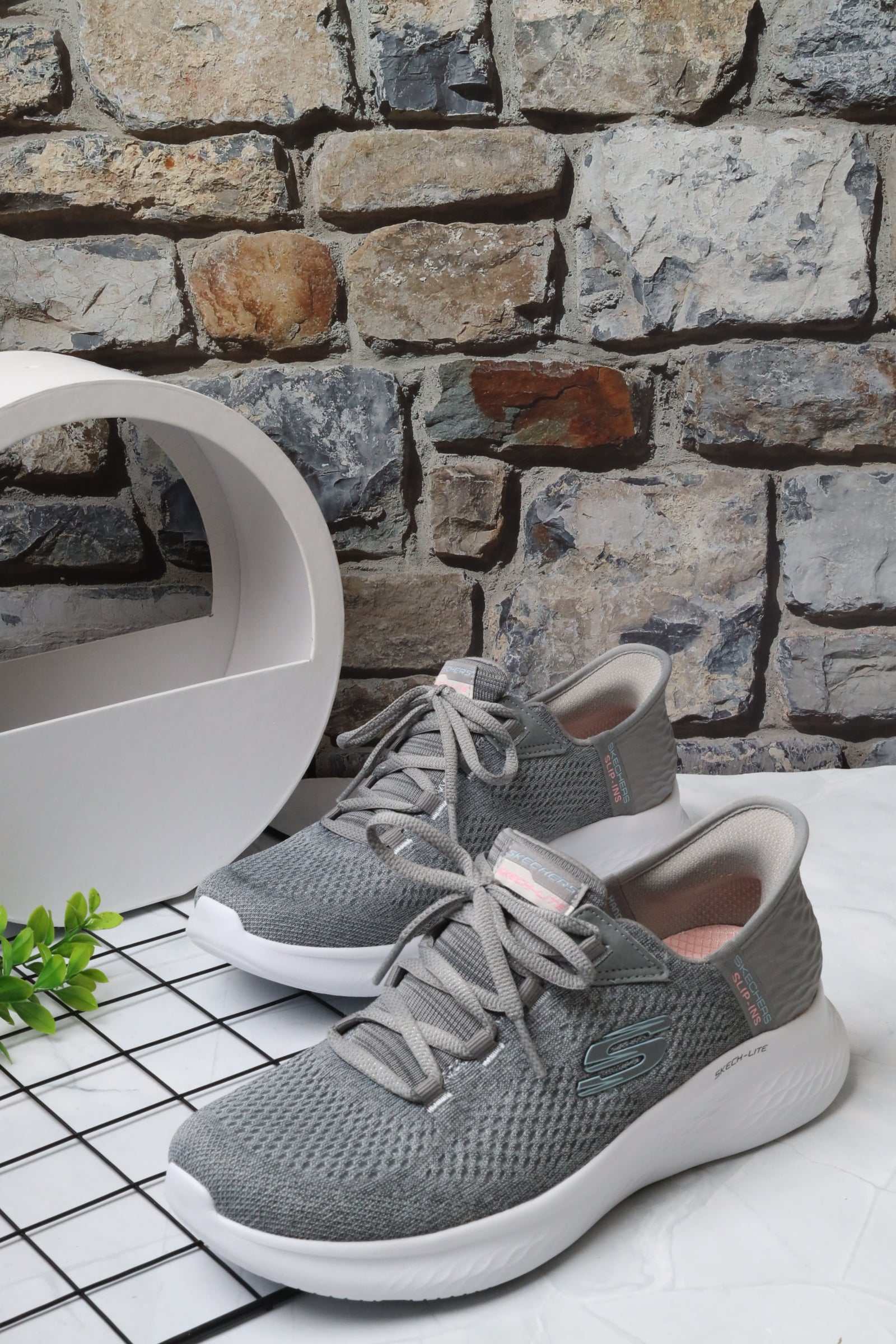 سكيتشرز نسائي لايت برو سليب إن 150012