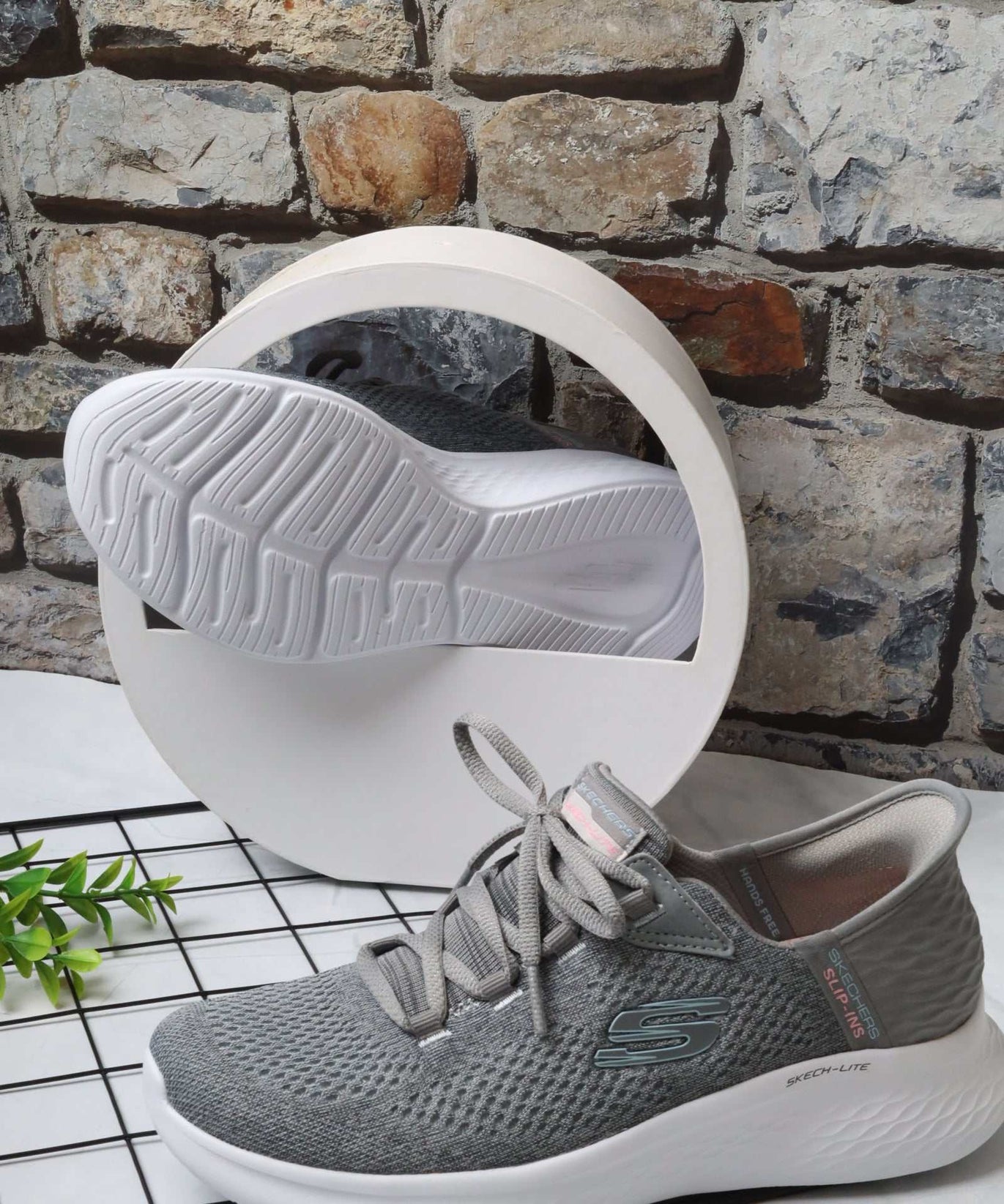 سكيتشرز نسائي لايت برو سليب إن 150012