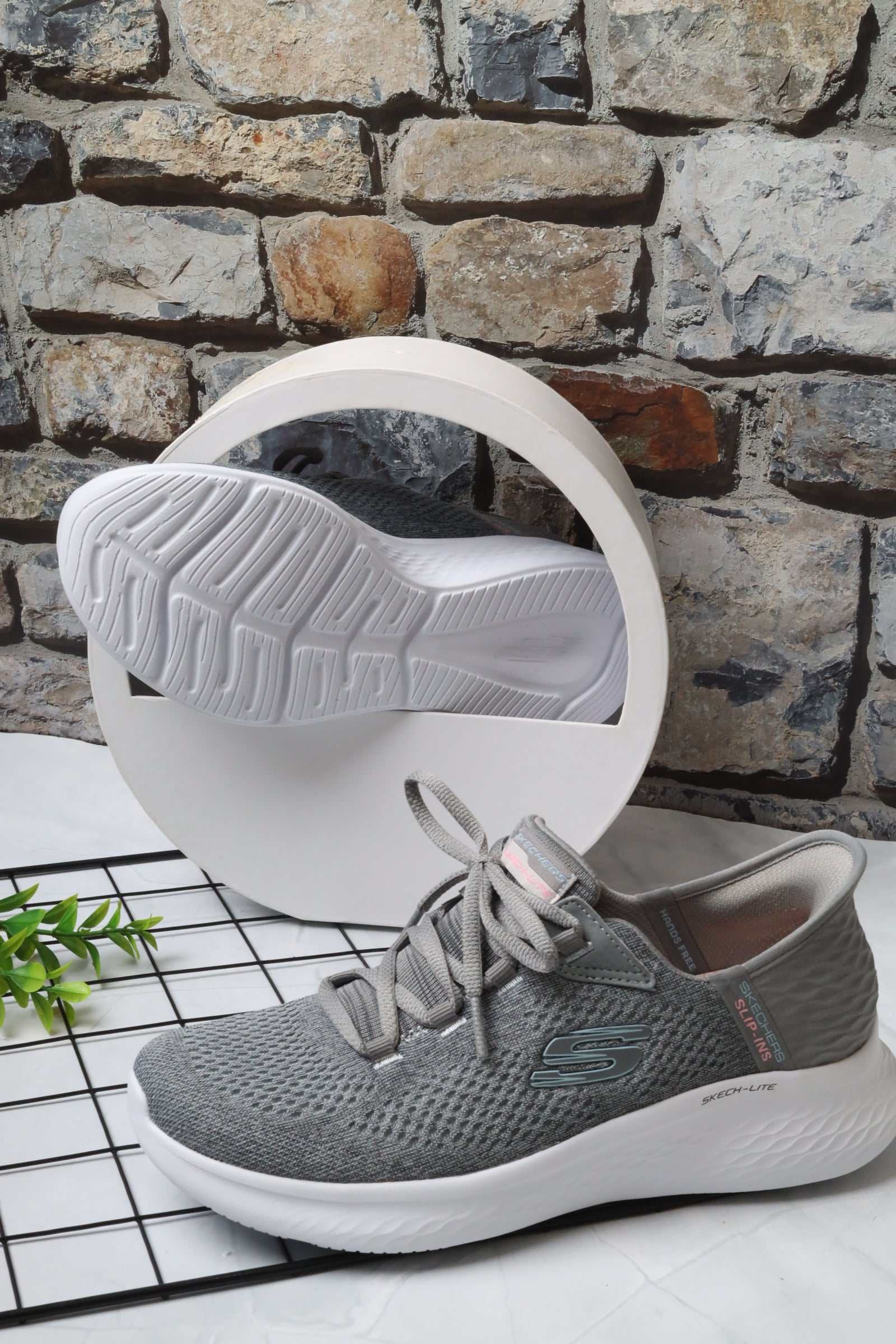 سكيتشرز نسائي لايت برو سليب إن 150012