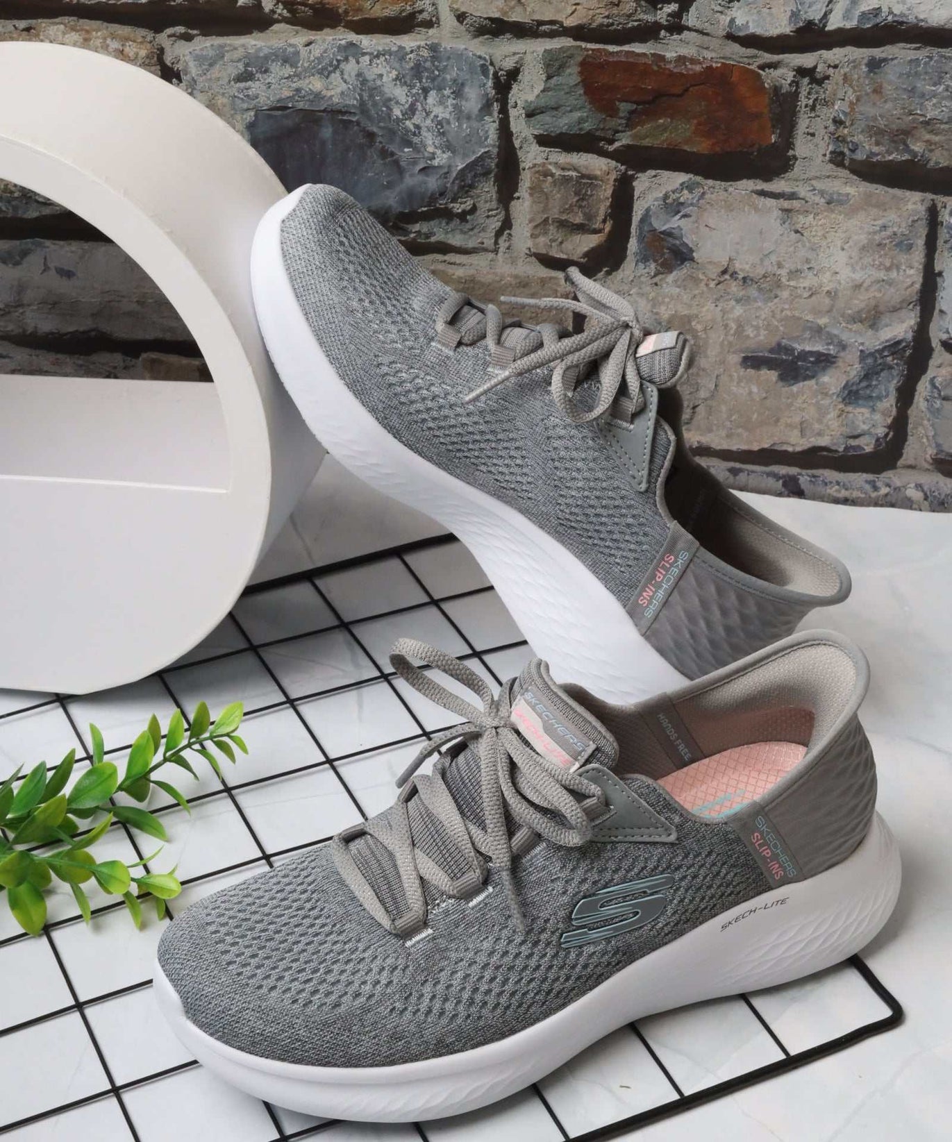 سكيتشرز نسائي لايت برو سليب إن 150012