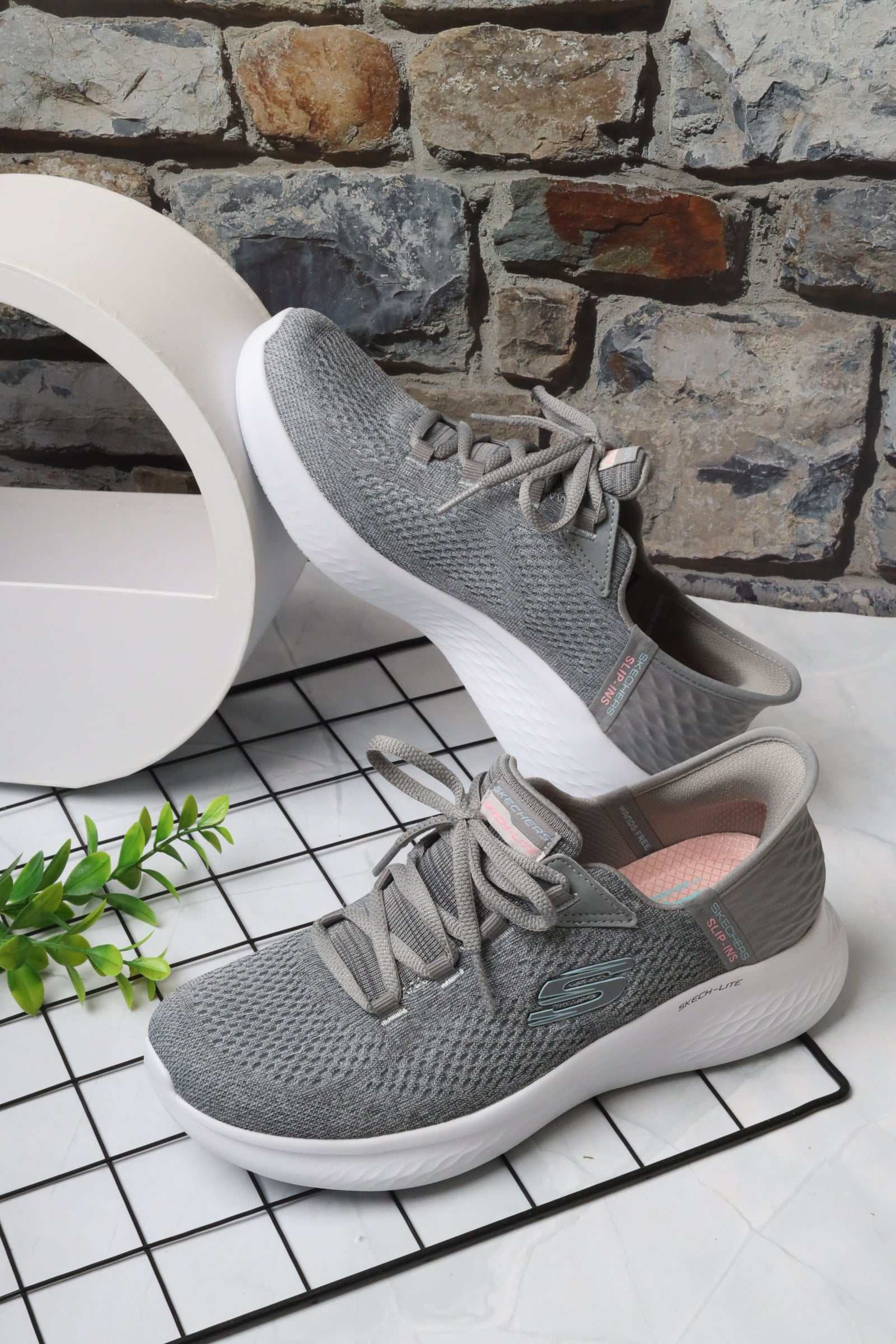 سكيتشرز نسائي لايت برو سليب إن 150012