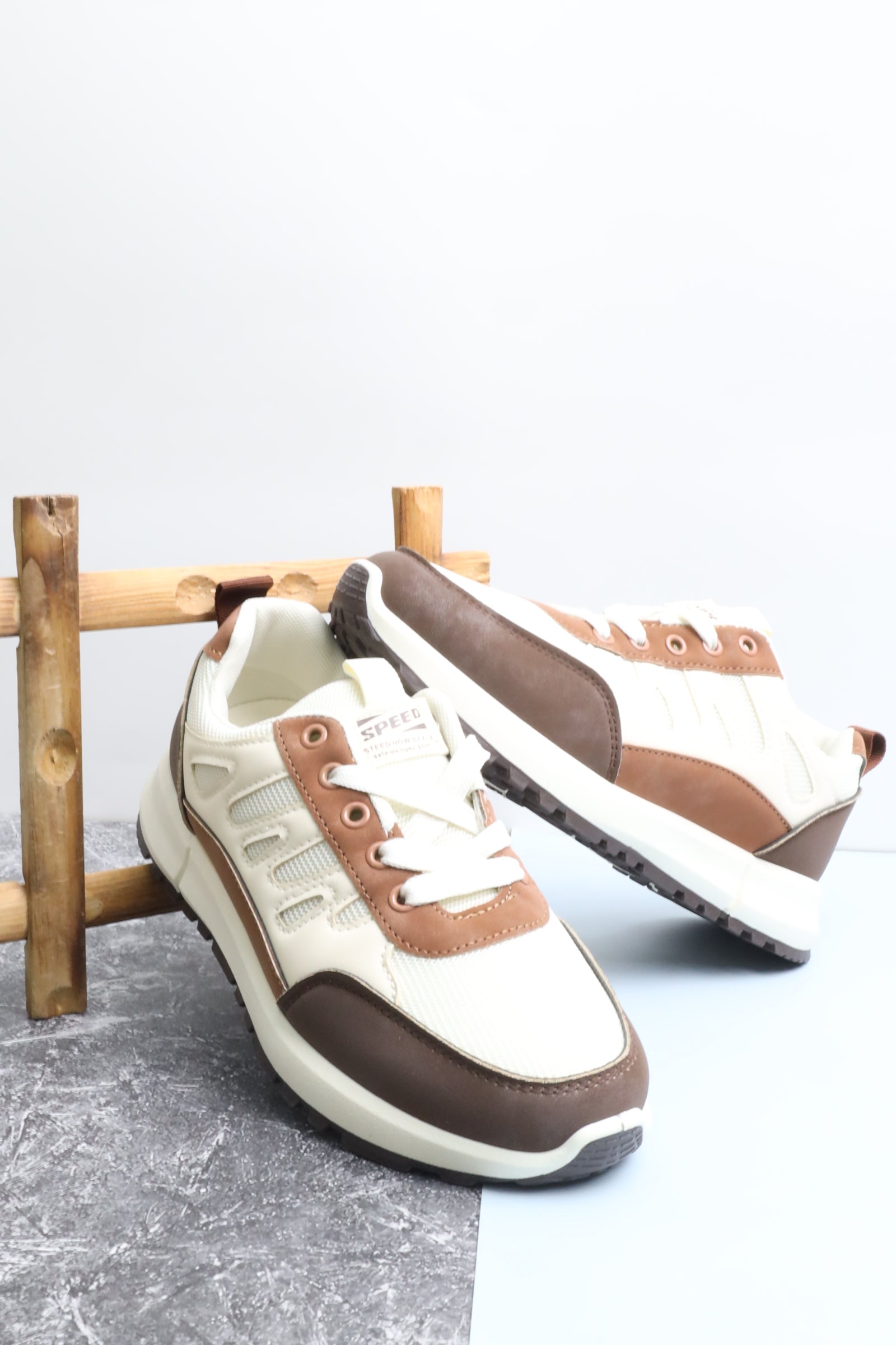 حذاء رياضي نسائي 8901