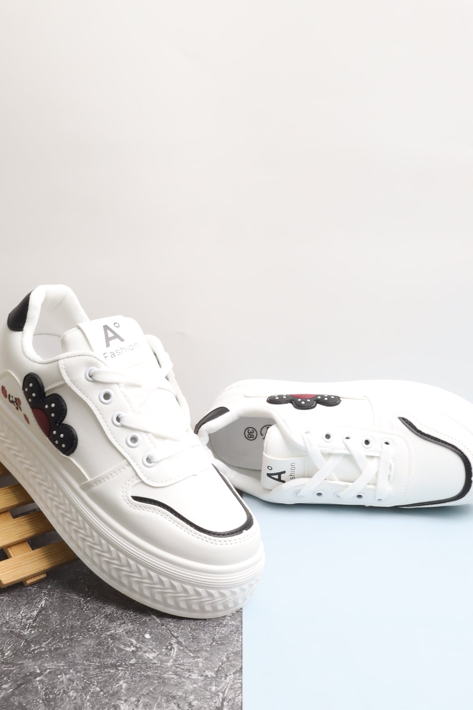 حذاء رياضي نسائي 95801