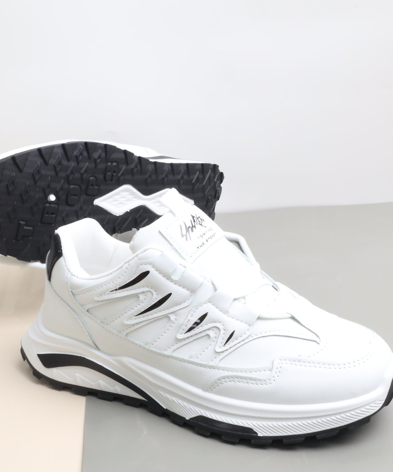 حذاء رياضي نسائي 35824