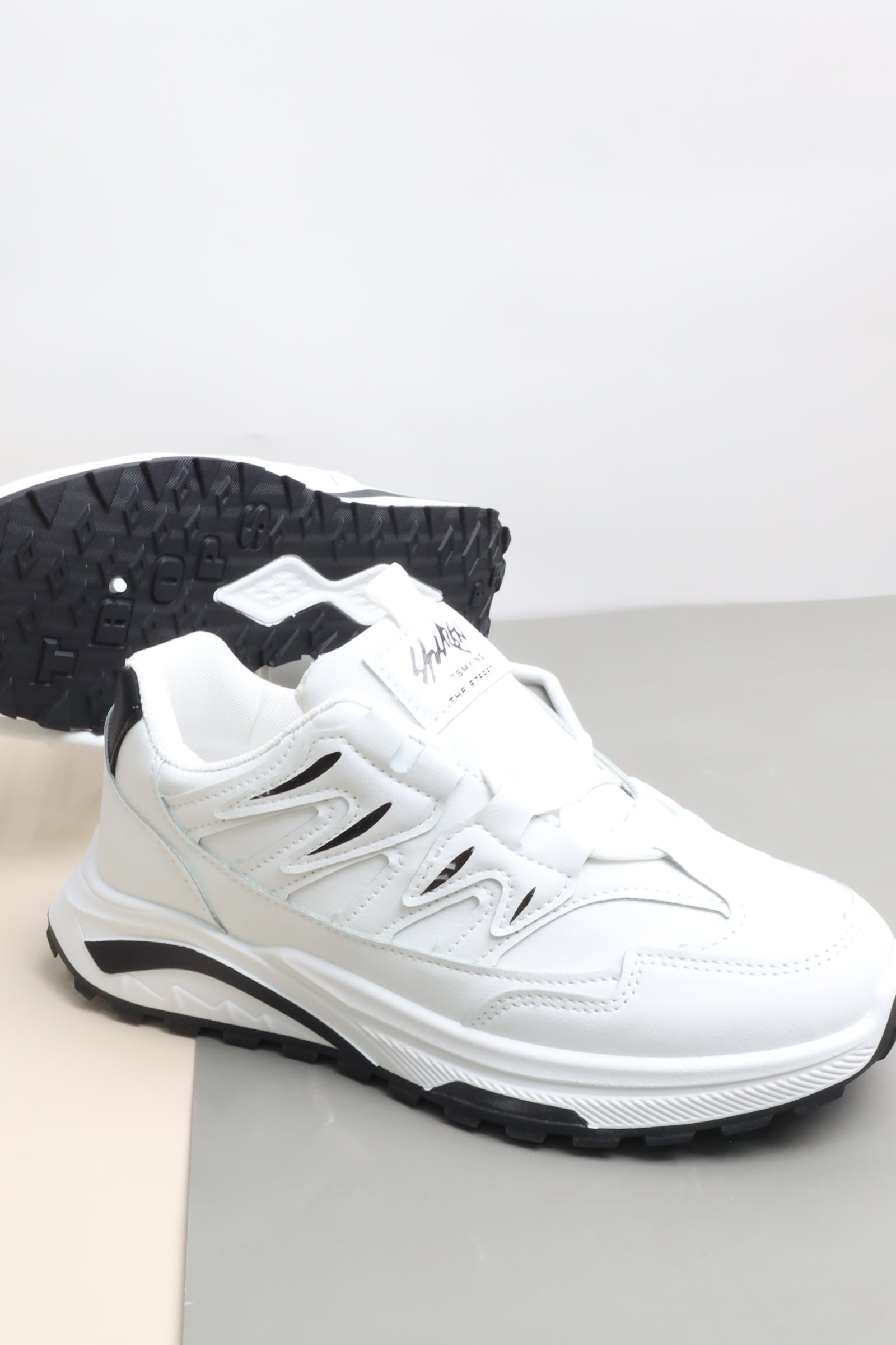 حذاء رياضي نسائي 35824