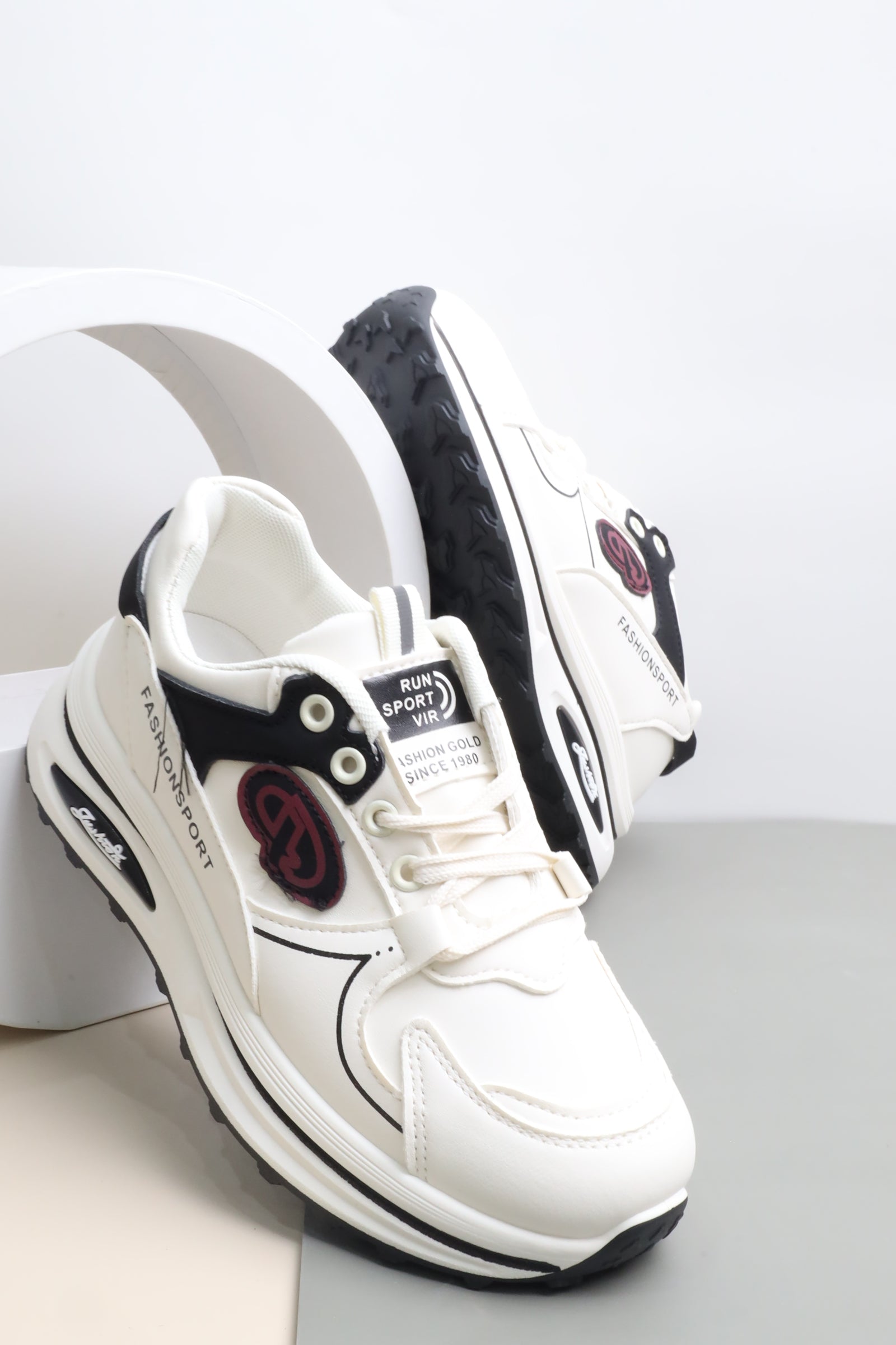 حذاء رياضي نسائي 60124