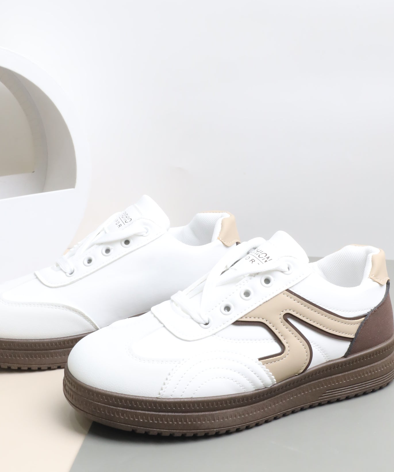 حذاء رياضي نسائي 145716