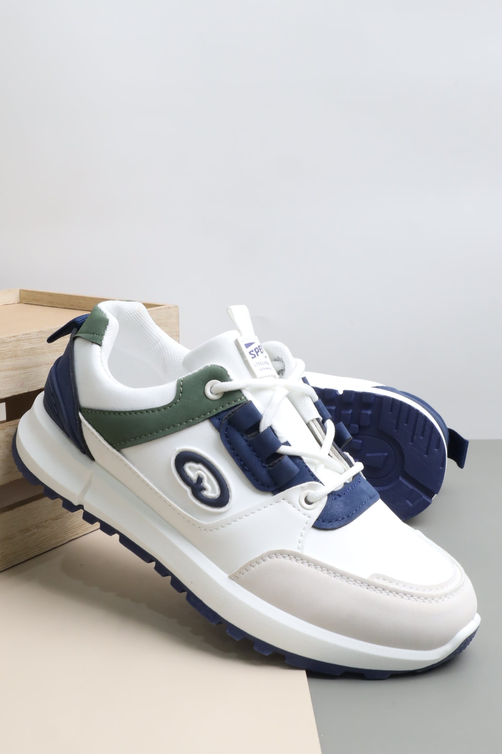 حذاء رياضي نسائي 8523