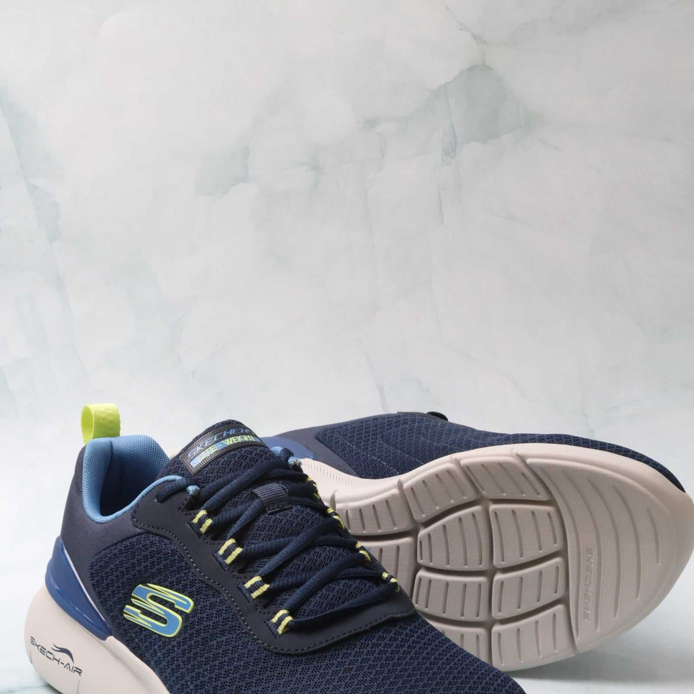 SKECHERS AIR DYNAMIGHT 2.0 MEN 232971 