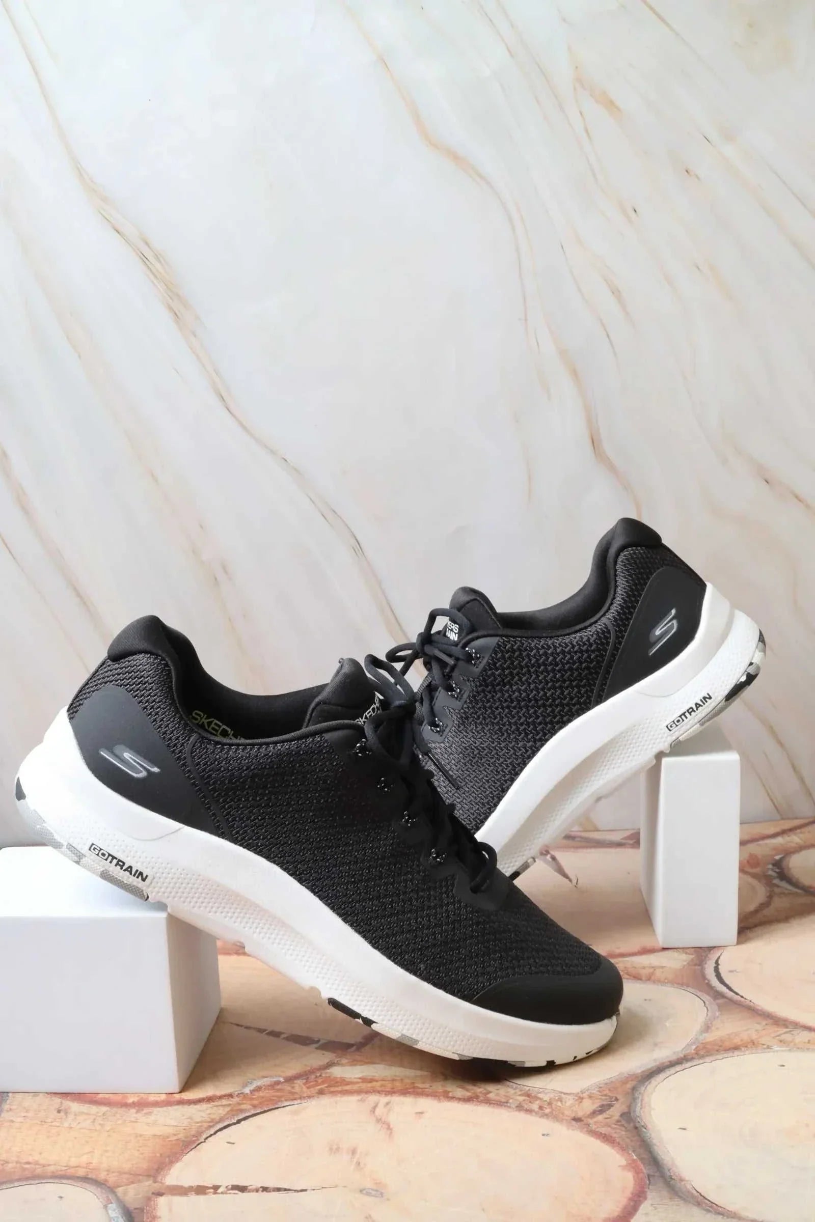 سكيتشرز رجالي جو ترين 220152