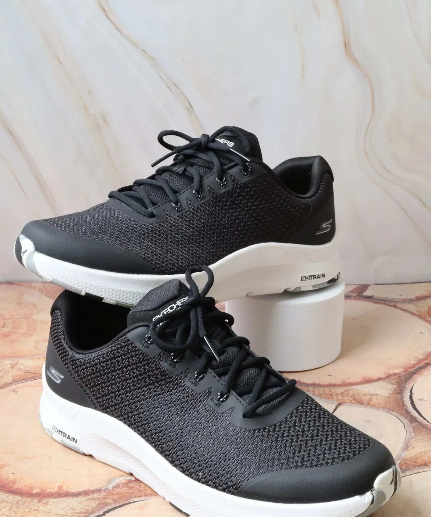 سكيتشرز رجالي جو ترين 220152