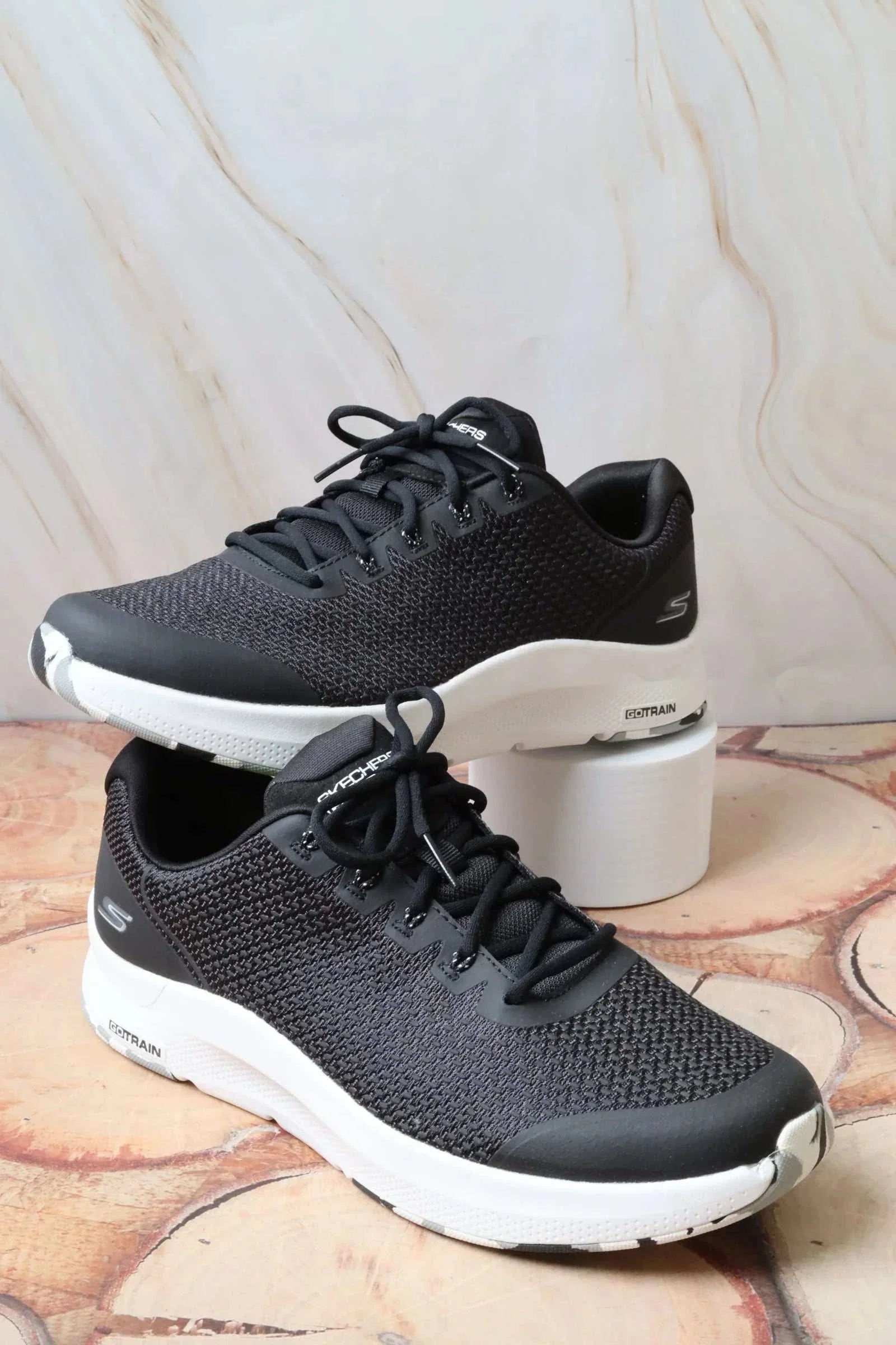 سكيتشرز رجالي جو ترين 220152