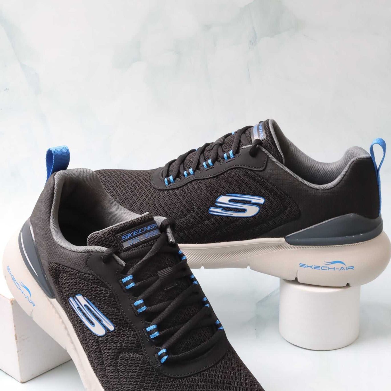 SKECHERS AIR DYNAMIGHT 2.0 MEN 232971 