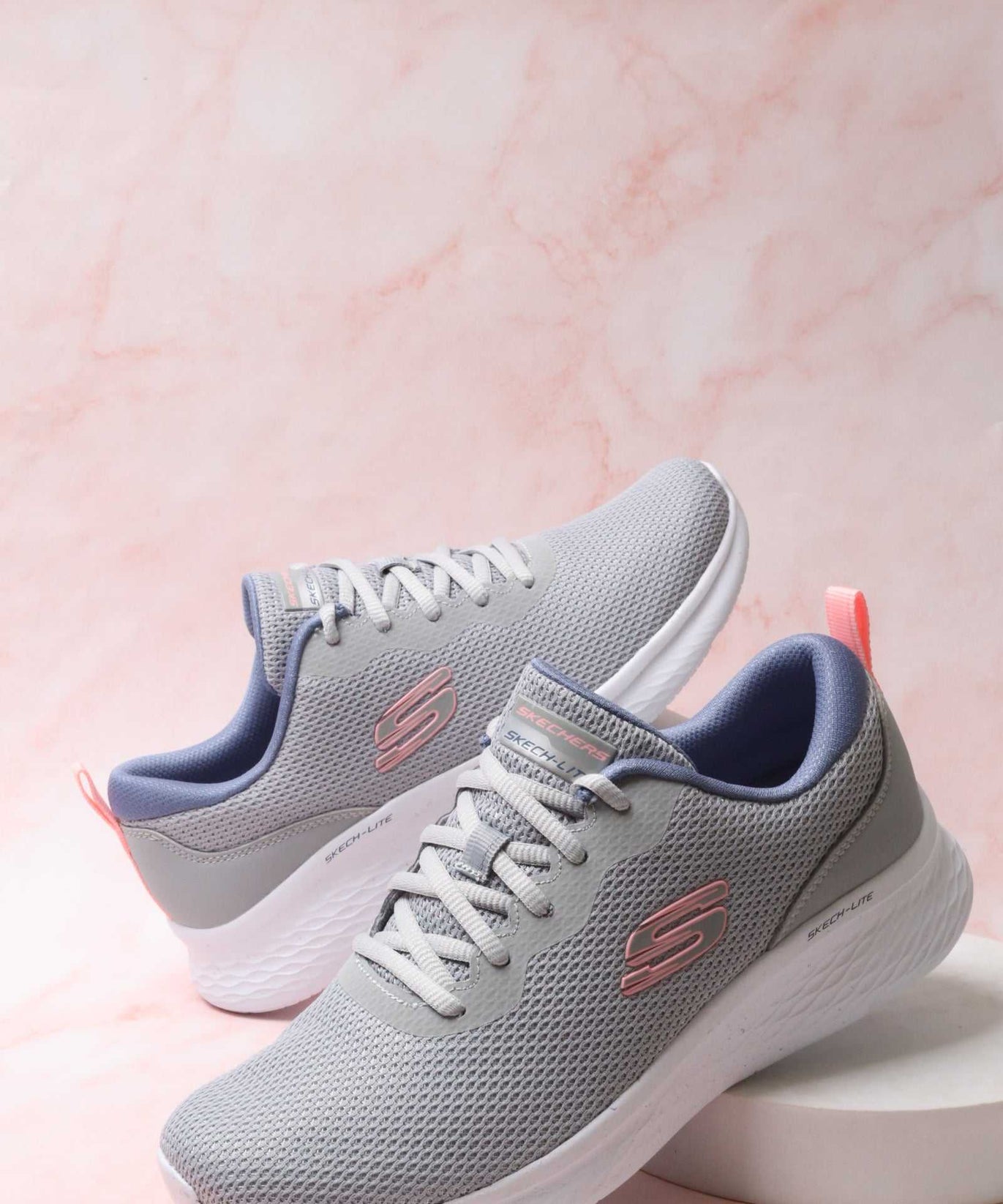 سكيتشرز نسائي لايت برو 150014