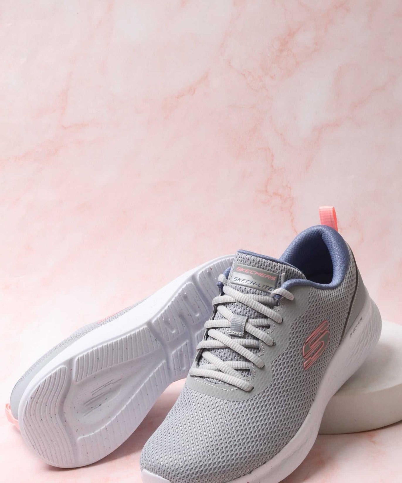 سكيتشرز نسائي لايت برو 150014