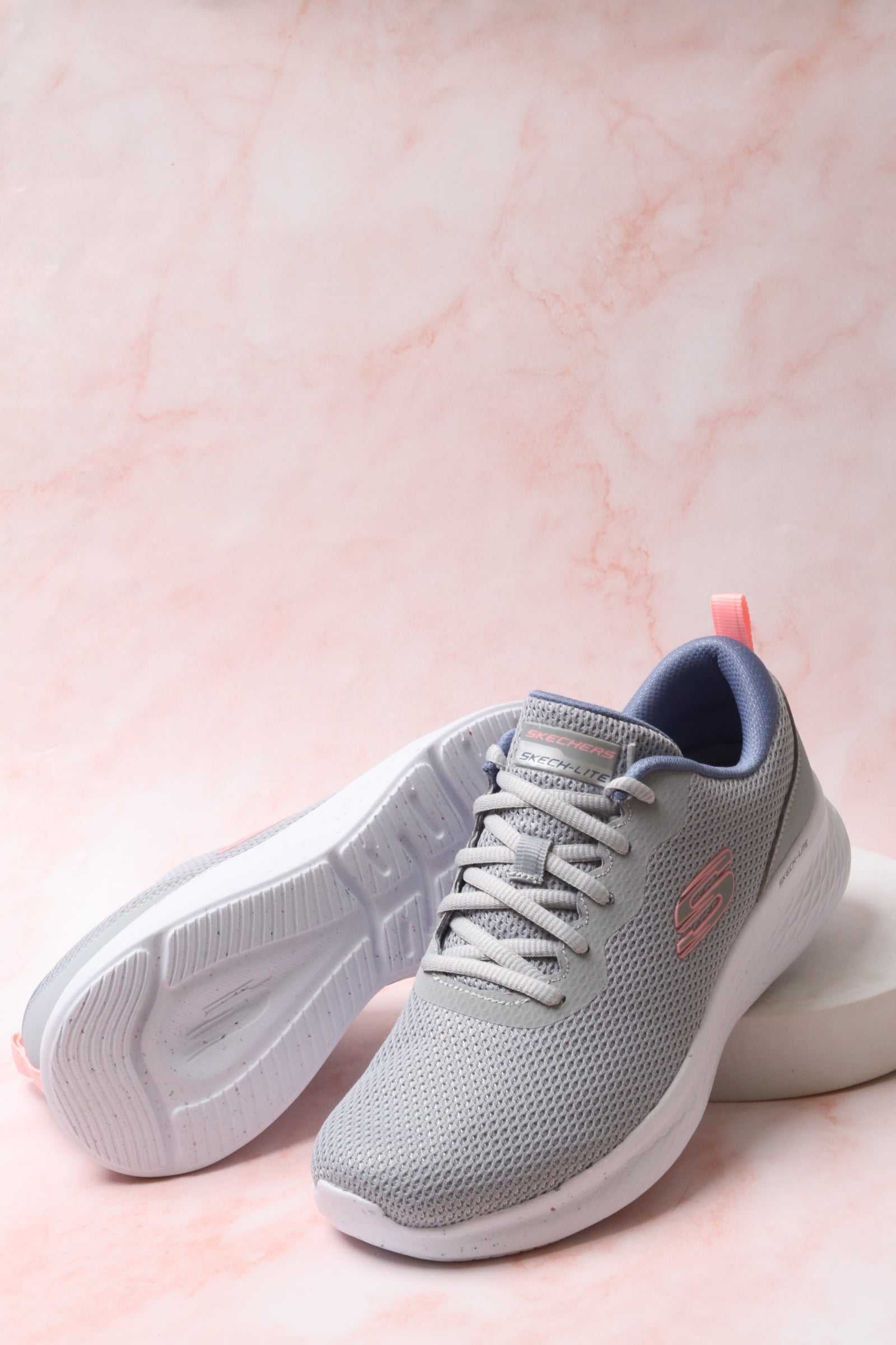 سكيتشرز نسائي لايت برو 150014