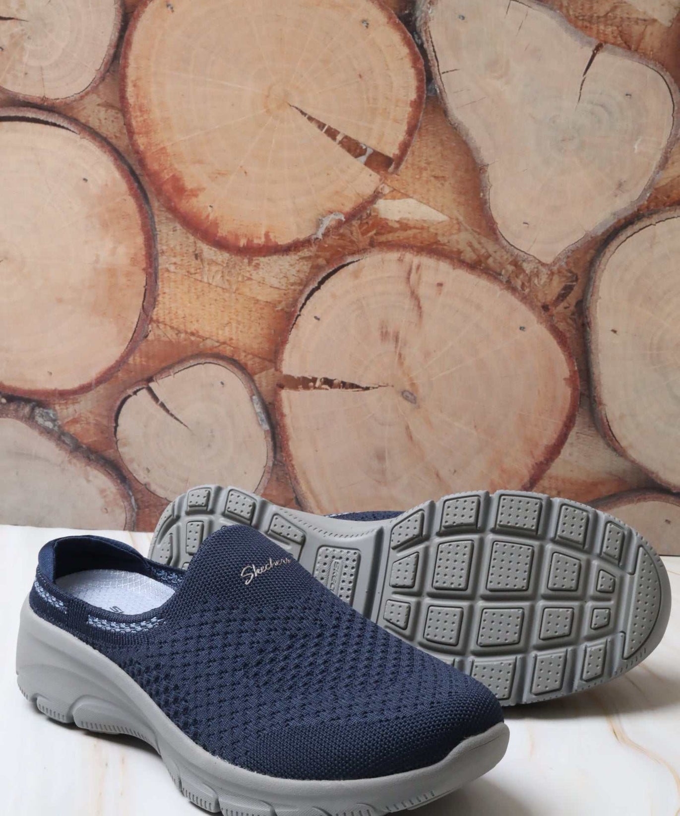 سكيتشرز نسائي كوميوت 158357