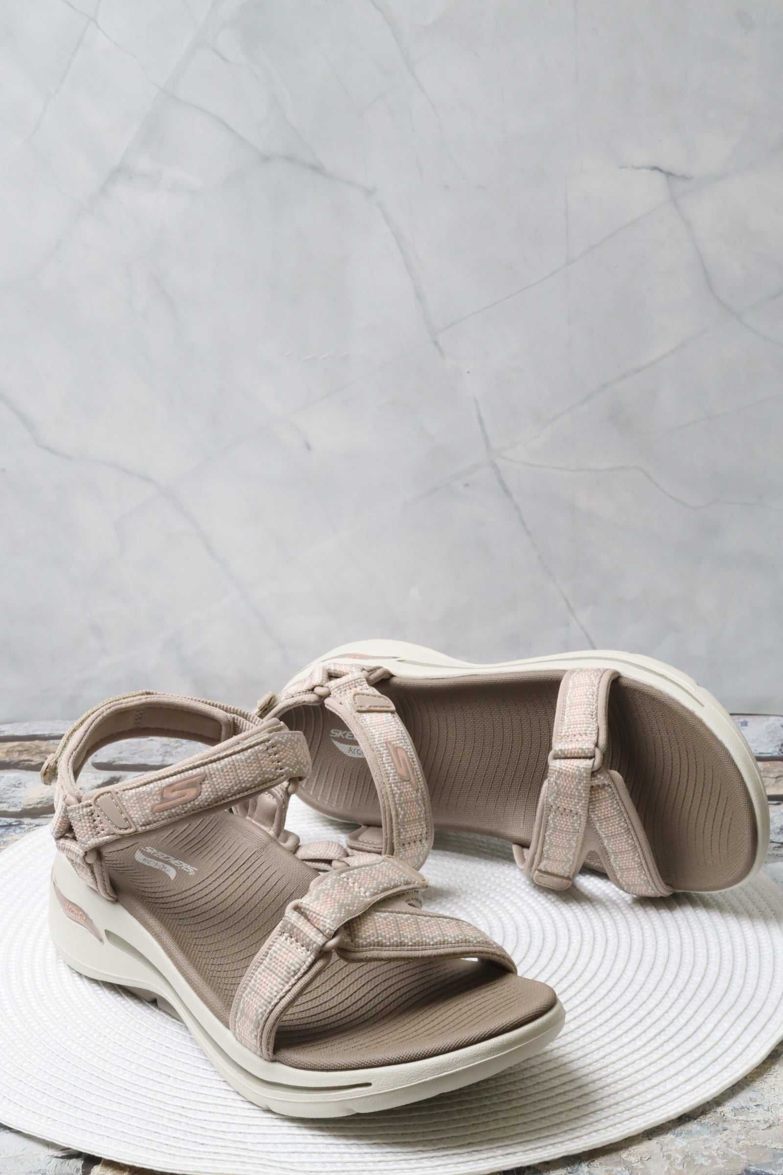 سكيتشرز نسائي جو ووك آرتش فيت 140256