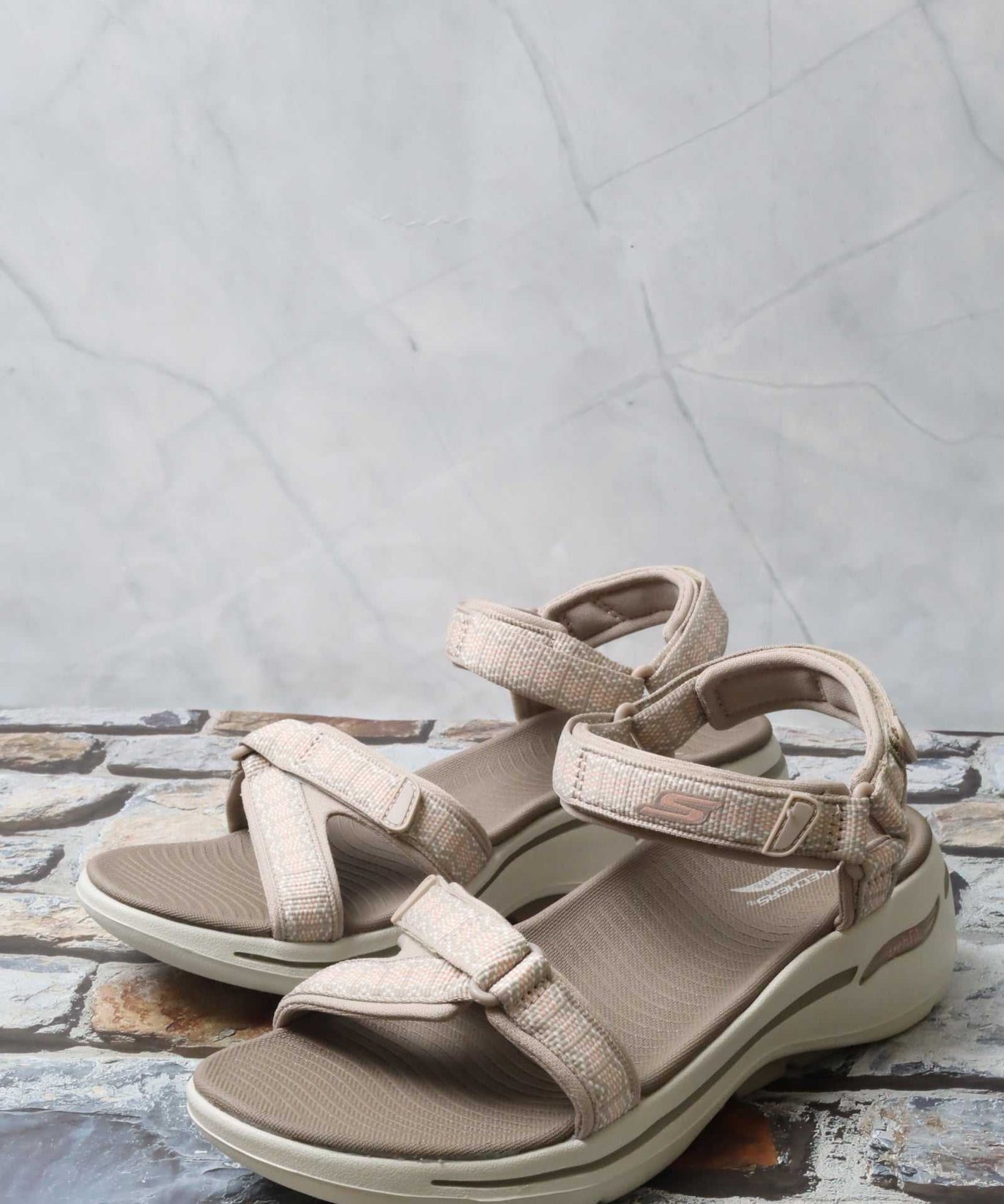 سكيتشرز نسائي جو ووك آرتش فيت 140256