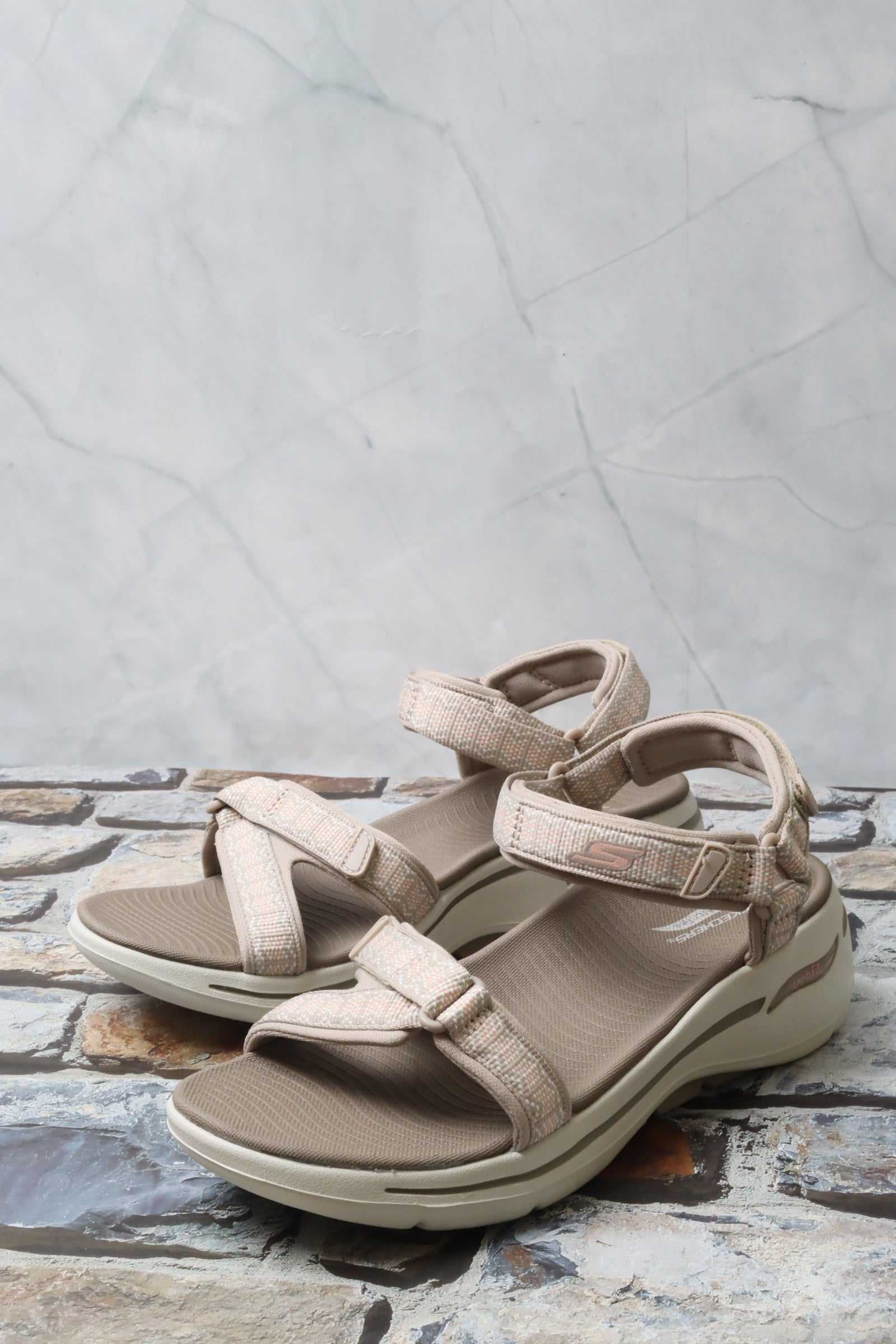 سكيتشرز نسائي جو ووك آرتش فيت 140256