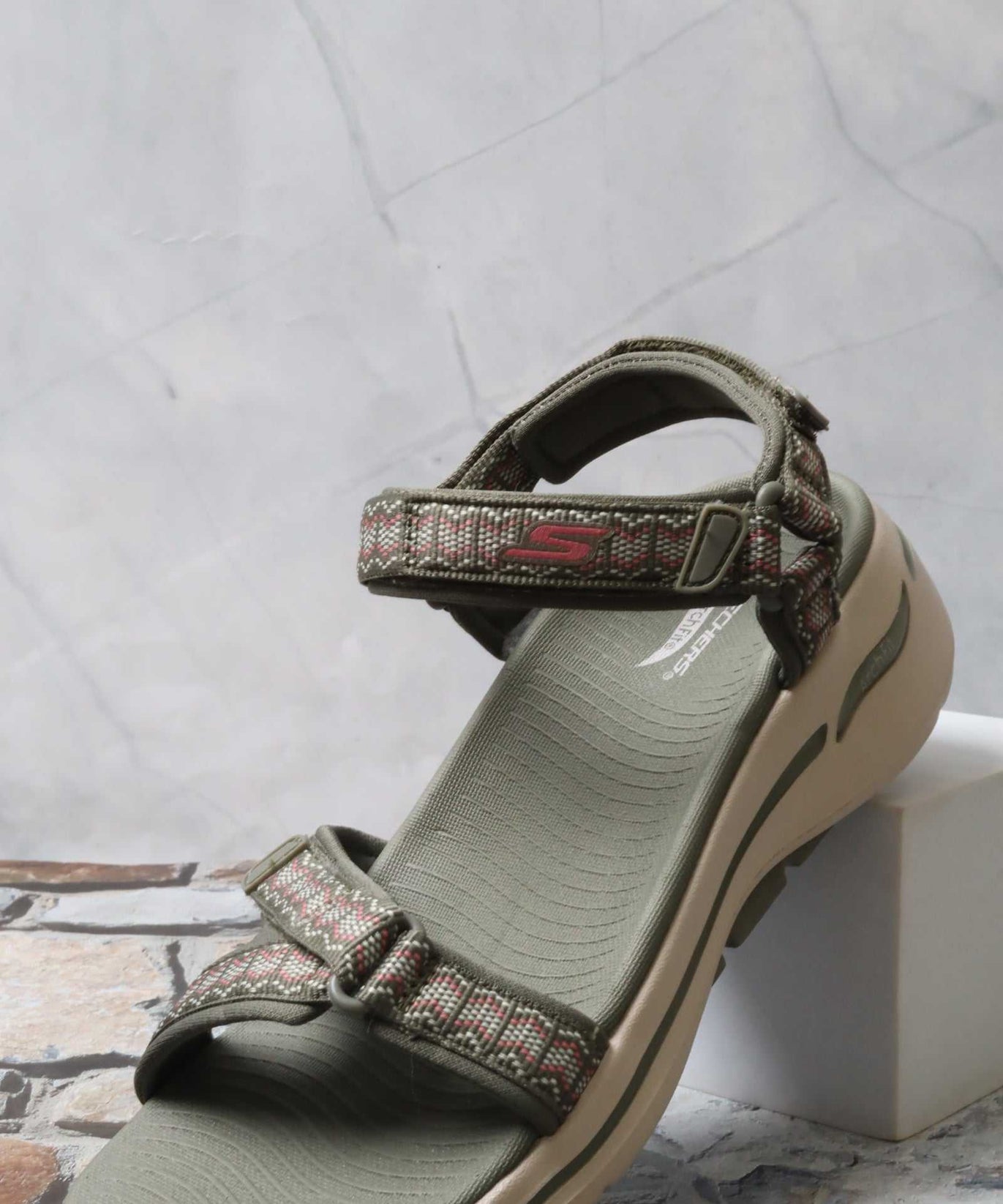 سكيتشرز نسائي جو ووك آرتش فيت 140256