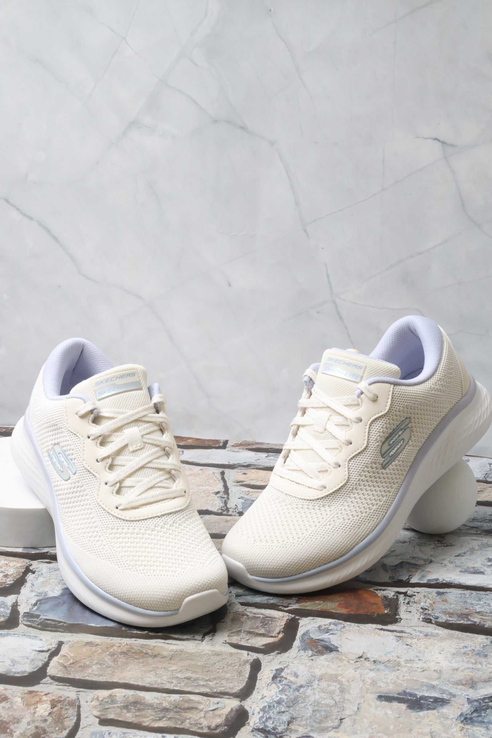 سكيتشرز نسائي لايت برو 150019