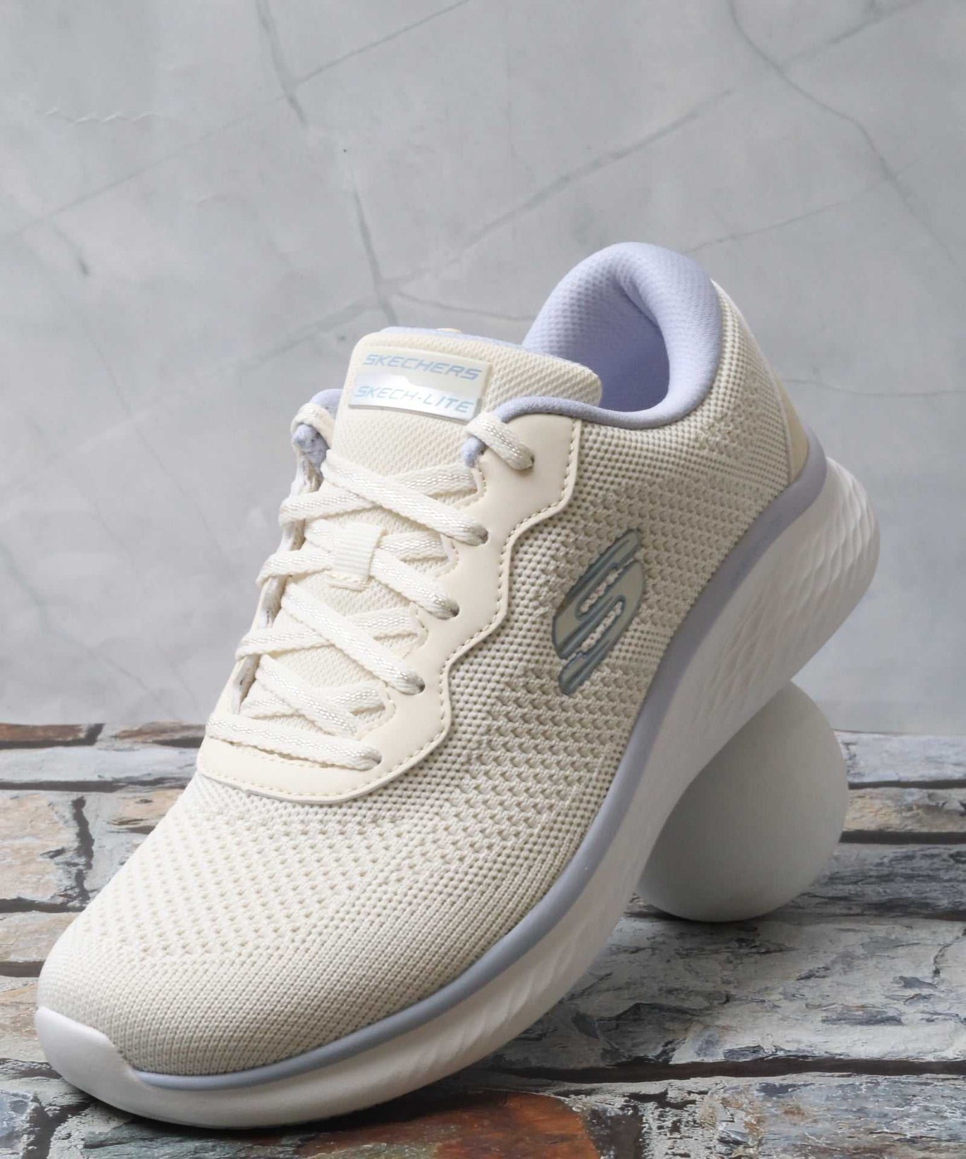 سكيتشرز نسائي لايت برو 150019