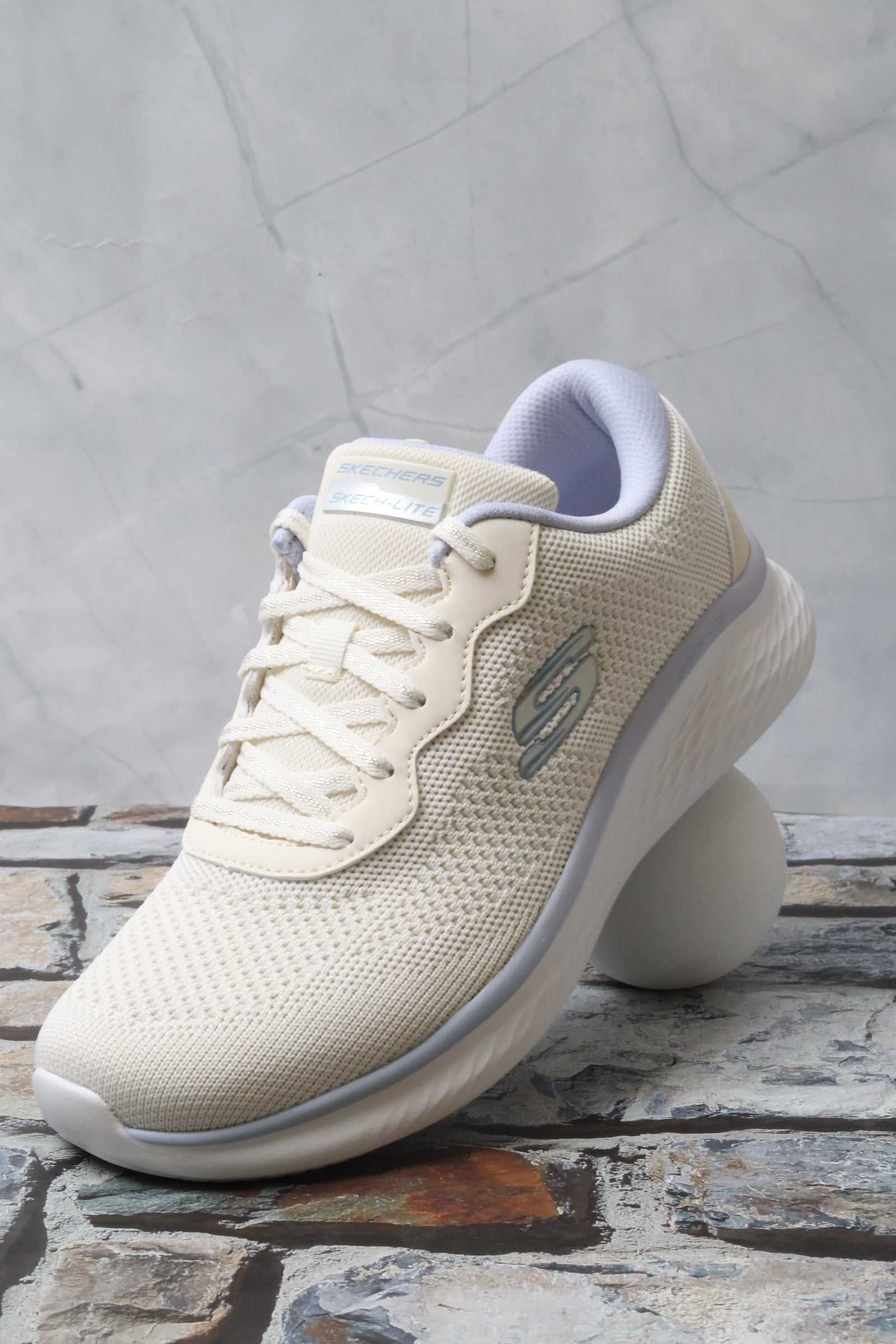 سكيتشرز نسائي لايت برو 150019