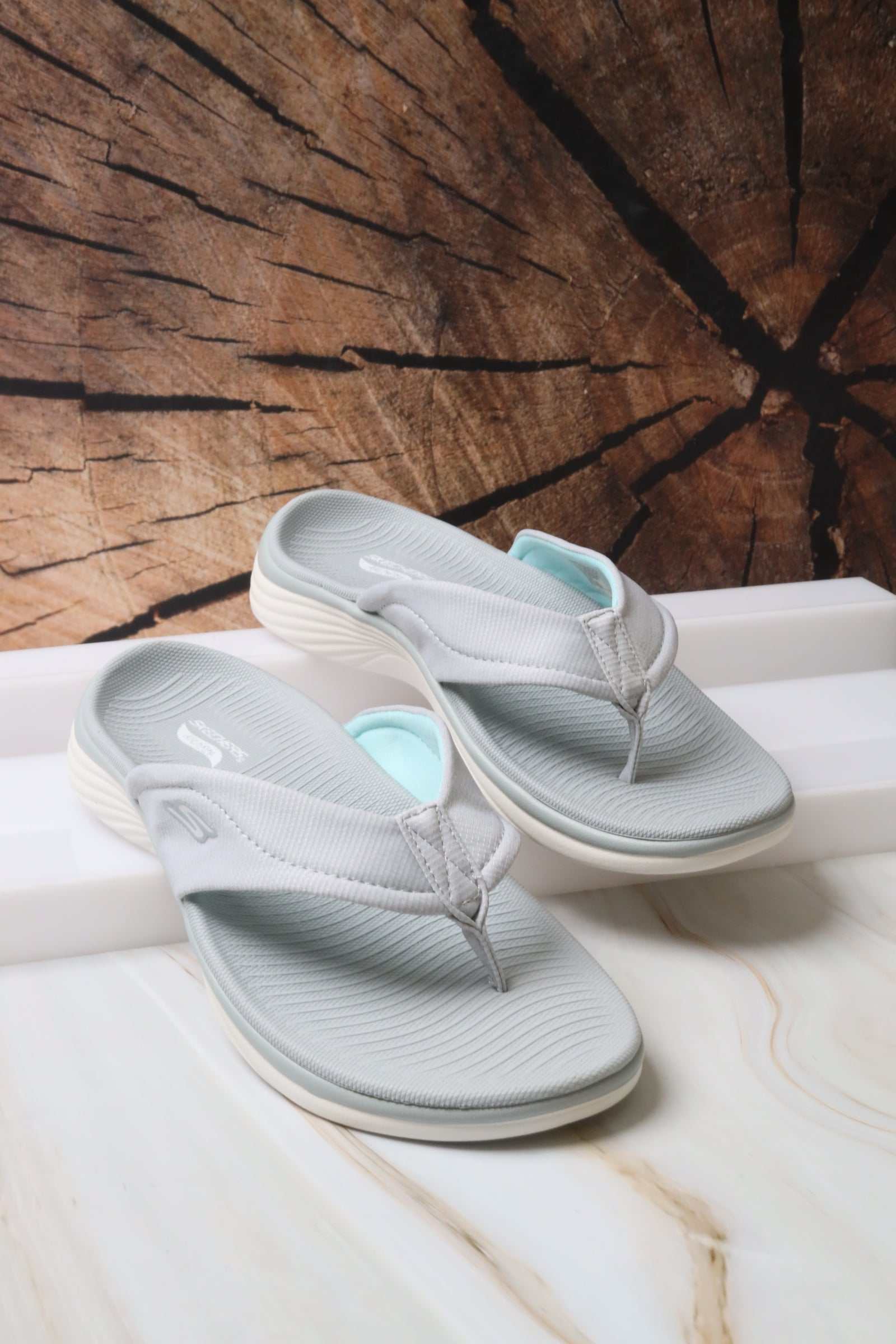 سكيتشرز نسائي آرتش فيت 141300