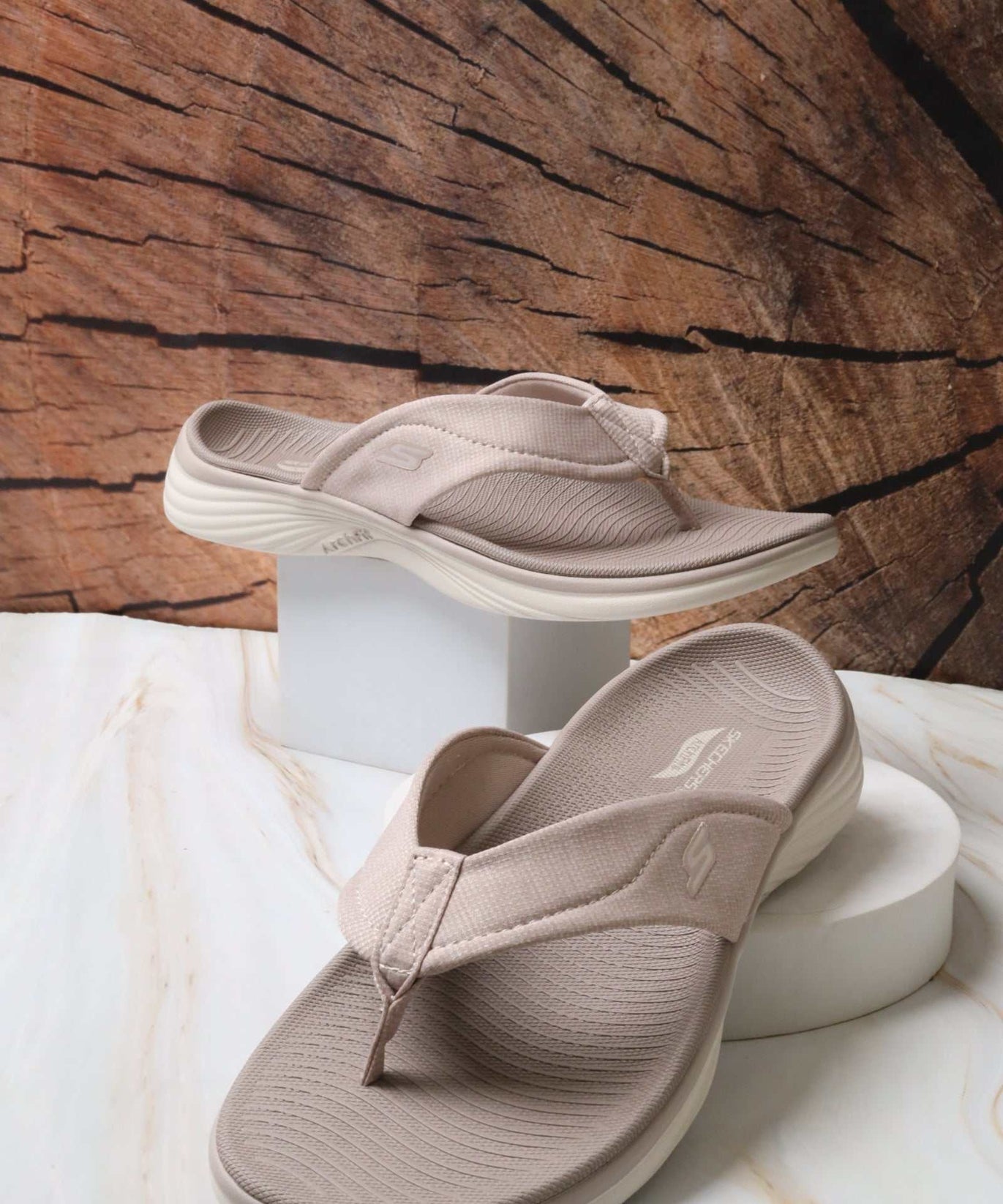 سكيتشرز نسائي آرتش فيت 141300