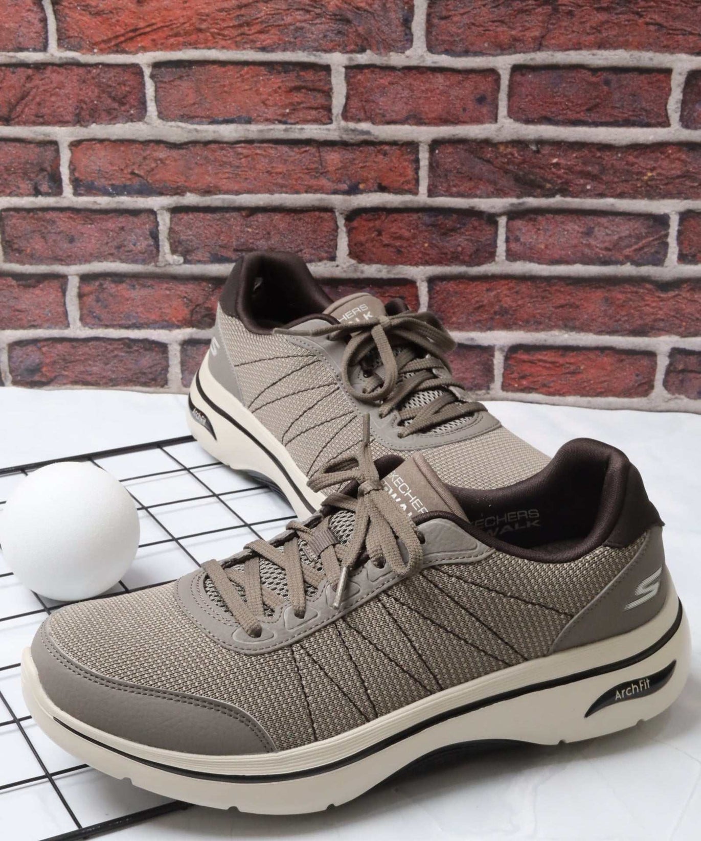 سكيتشرز رجالي جو ووك آرتش فيت 216603