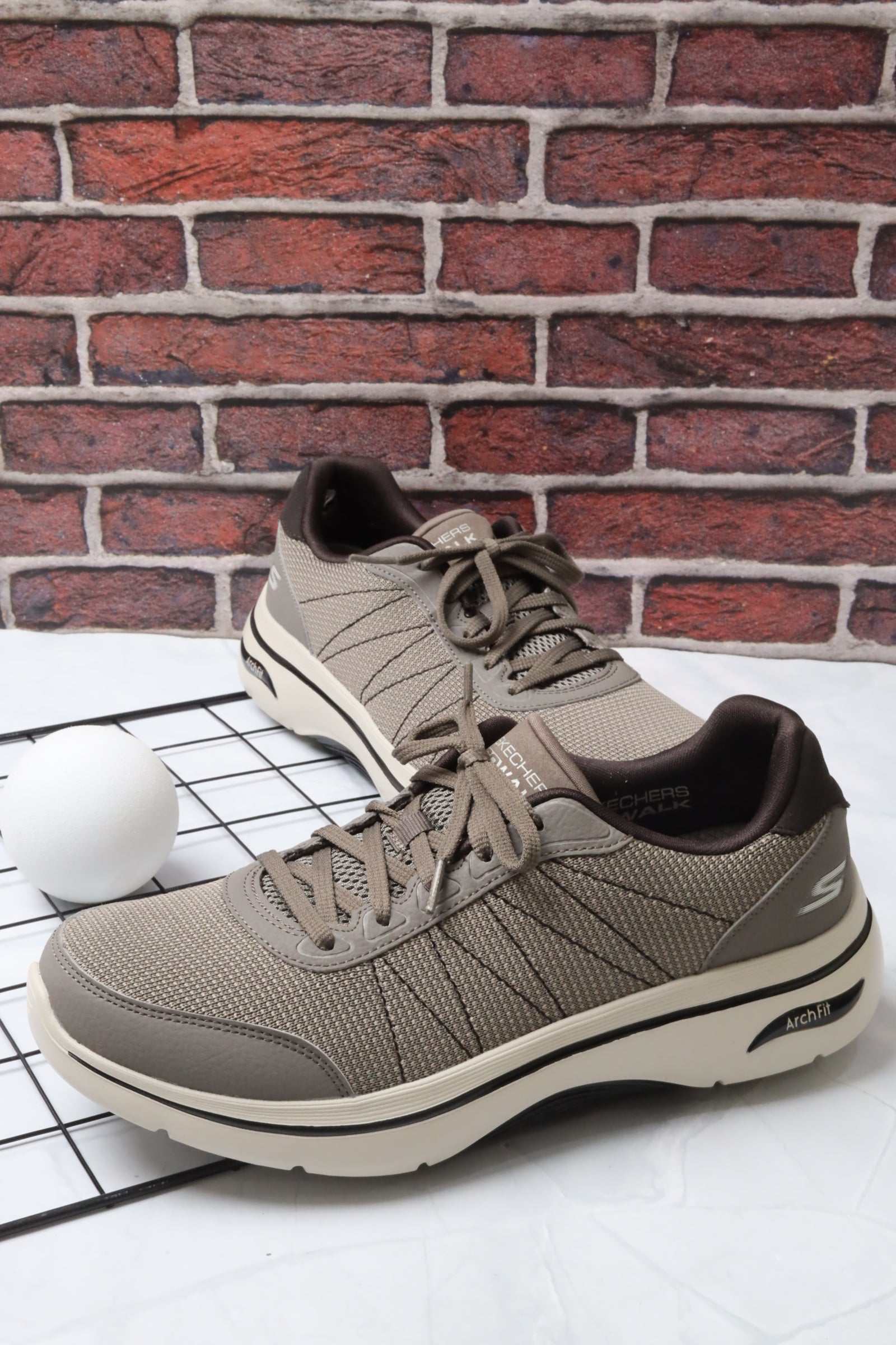 سكيتشرز رجالي جو ووك آرتش فيت 216603