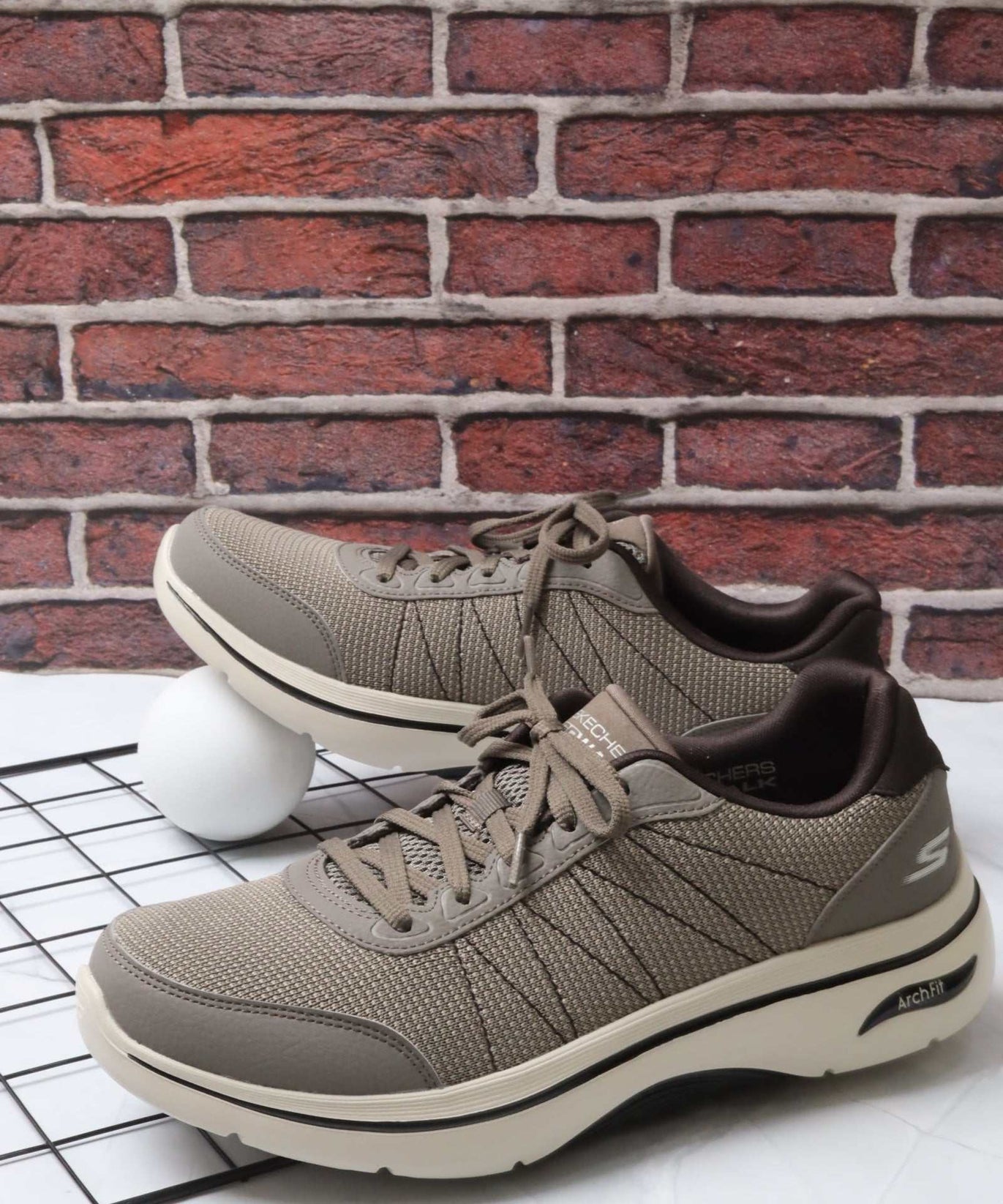 سكيتشرز رجالي جو ووك آرتش فيت 216603