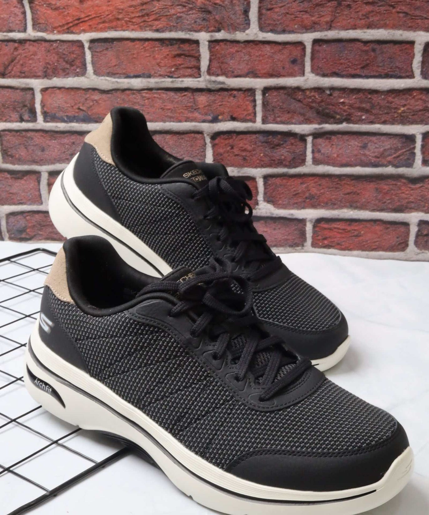 سكيتشرز رجالي جو ووك آرتش فيت 216603