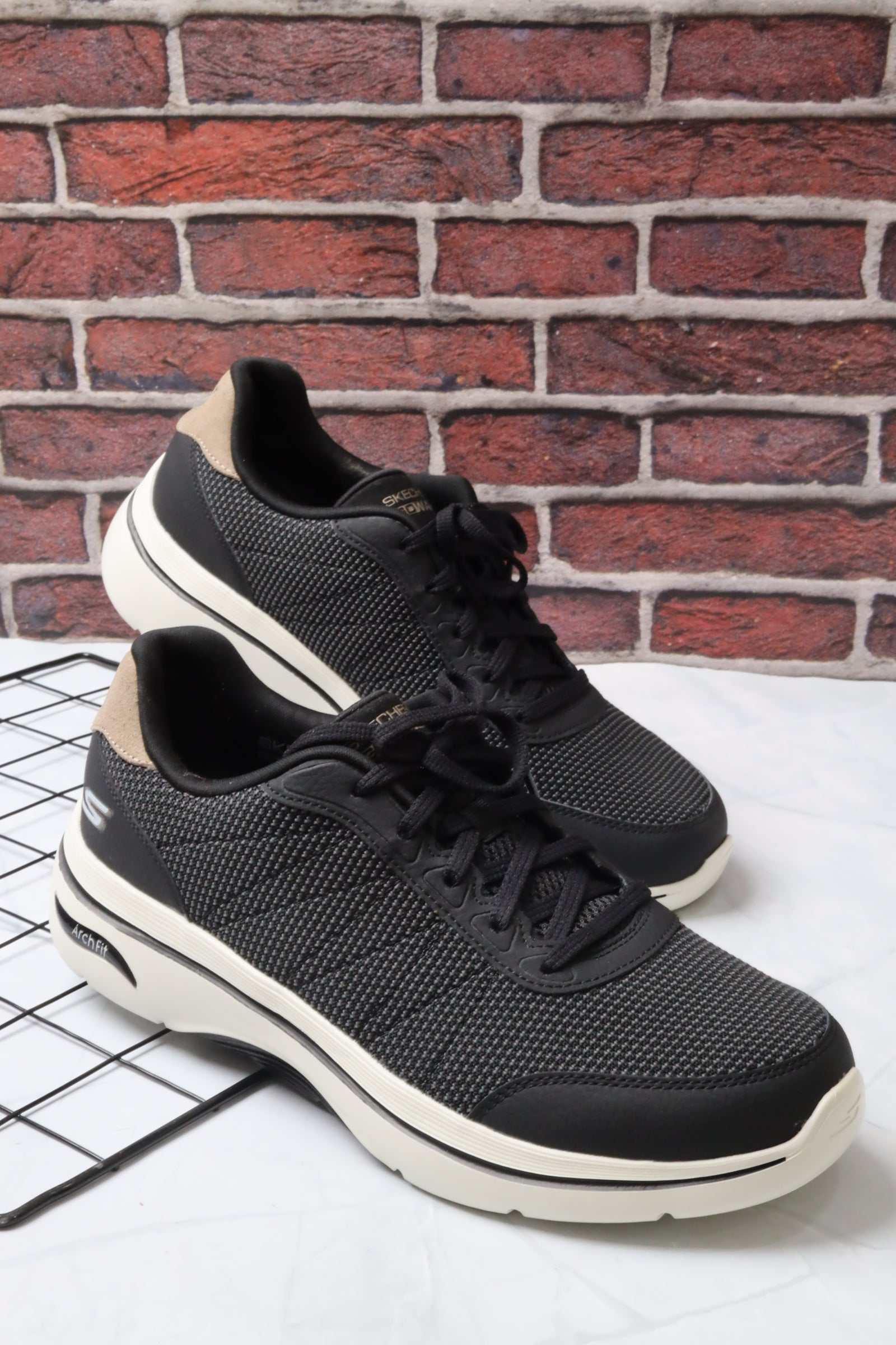 سكيتشرز رجالي جو ووك آرتش فيت 216603