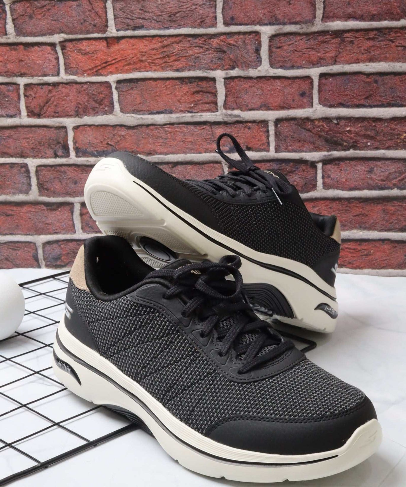 سكيتشرز رجالي جو ووك آرتش فيت 216603