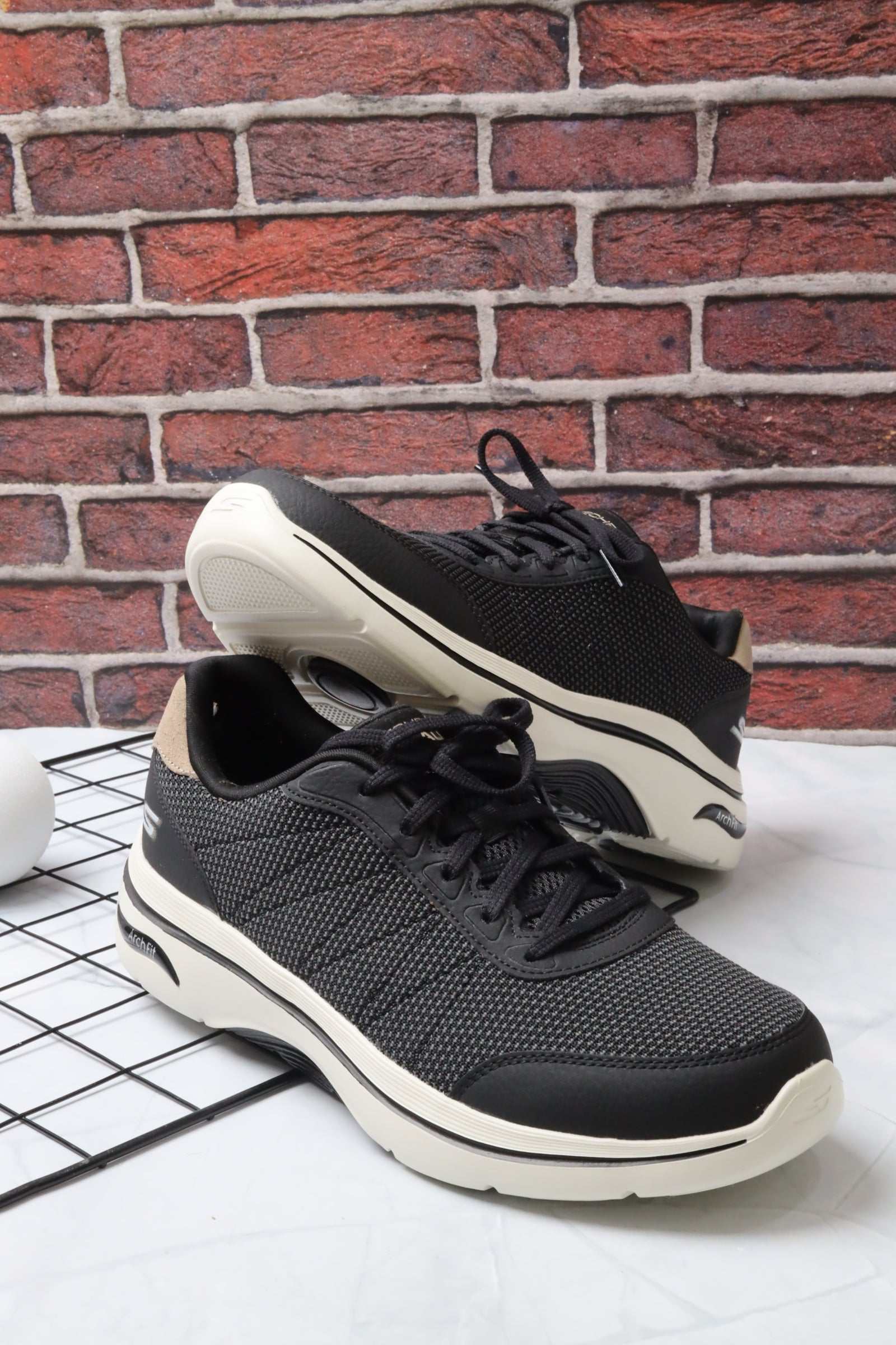 سكيتشرز رجالي جو ووك آرتش فيت 216603