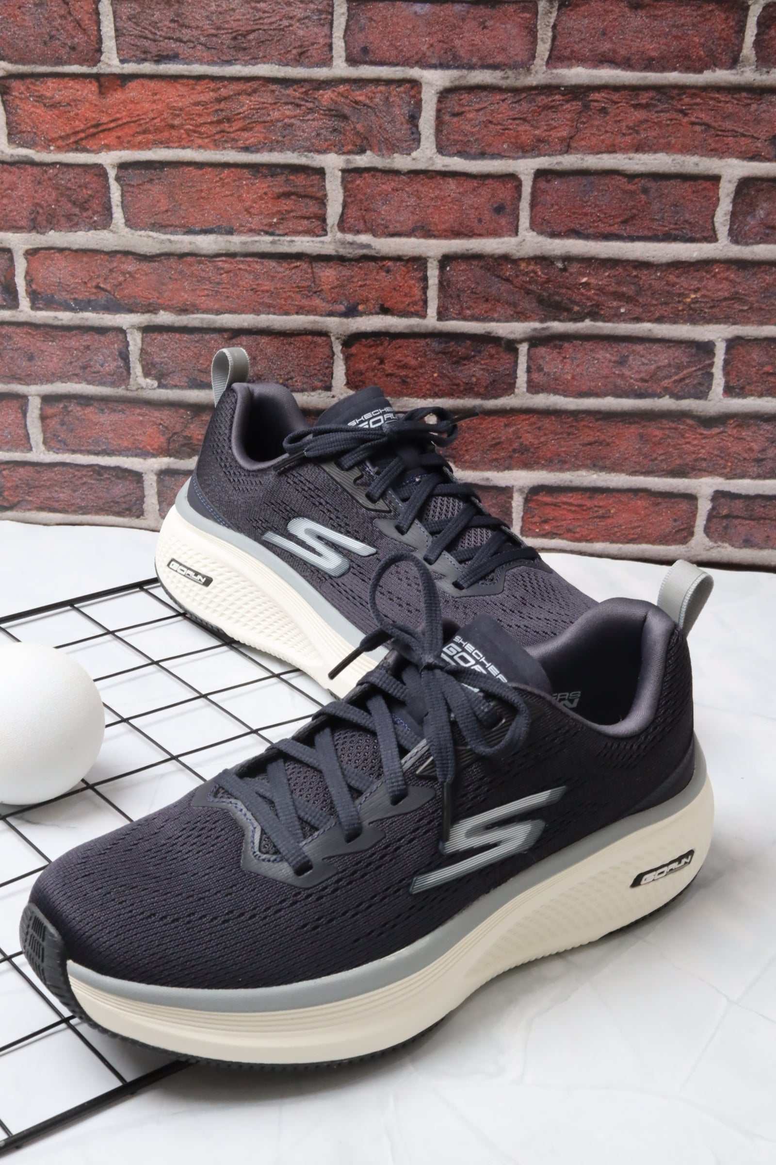 سكيتشرز رجالي جو رن إليفيت 220847