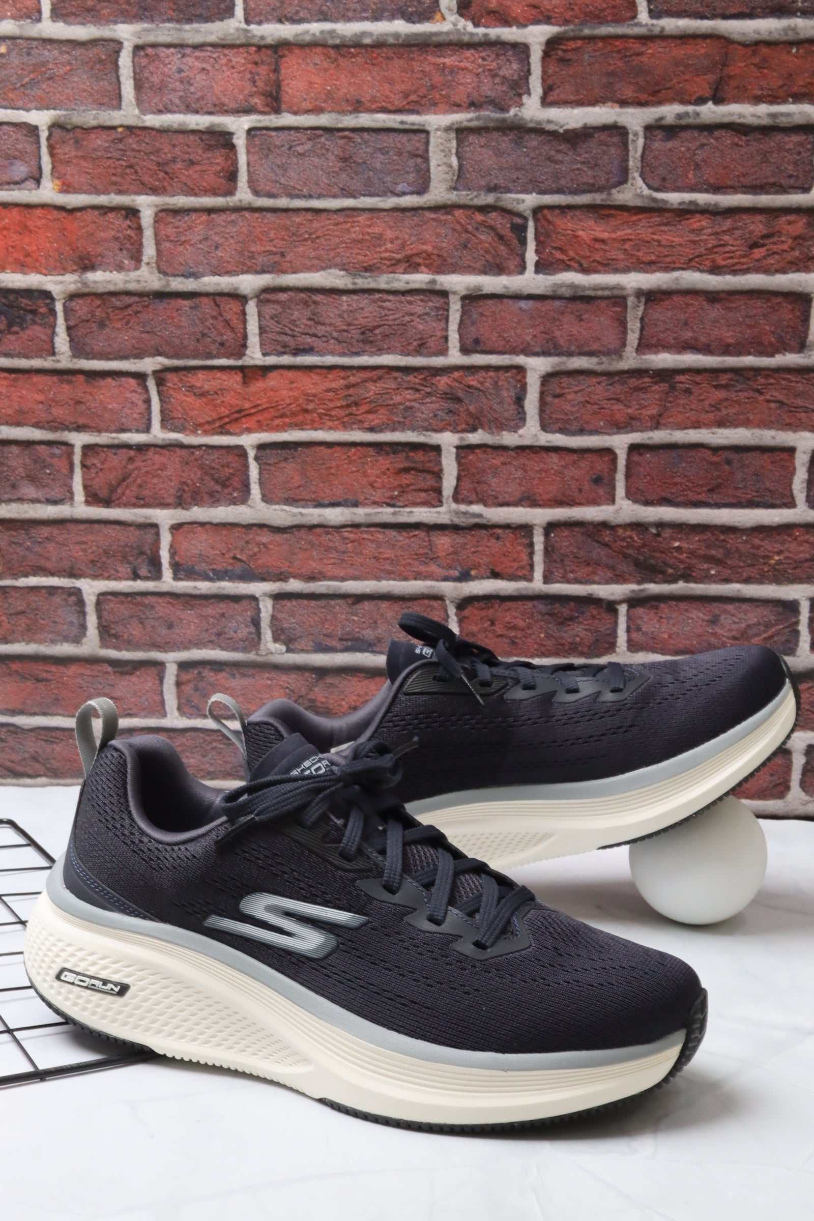 سكيتشرز رجالي جو رن إليفيت 220847