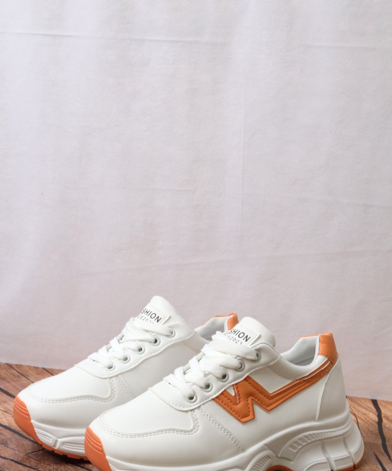 حذاء رياضي نسائي 7710