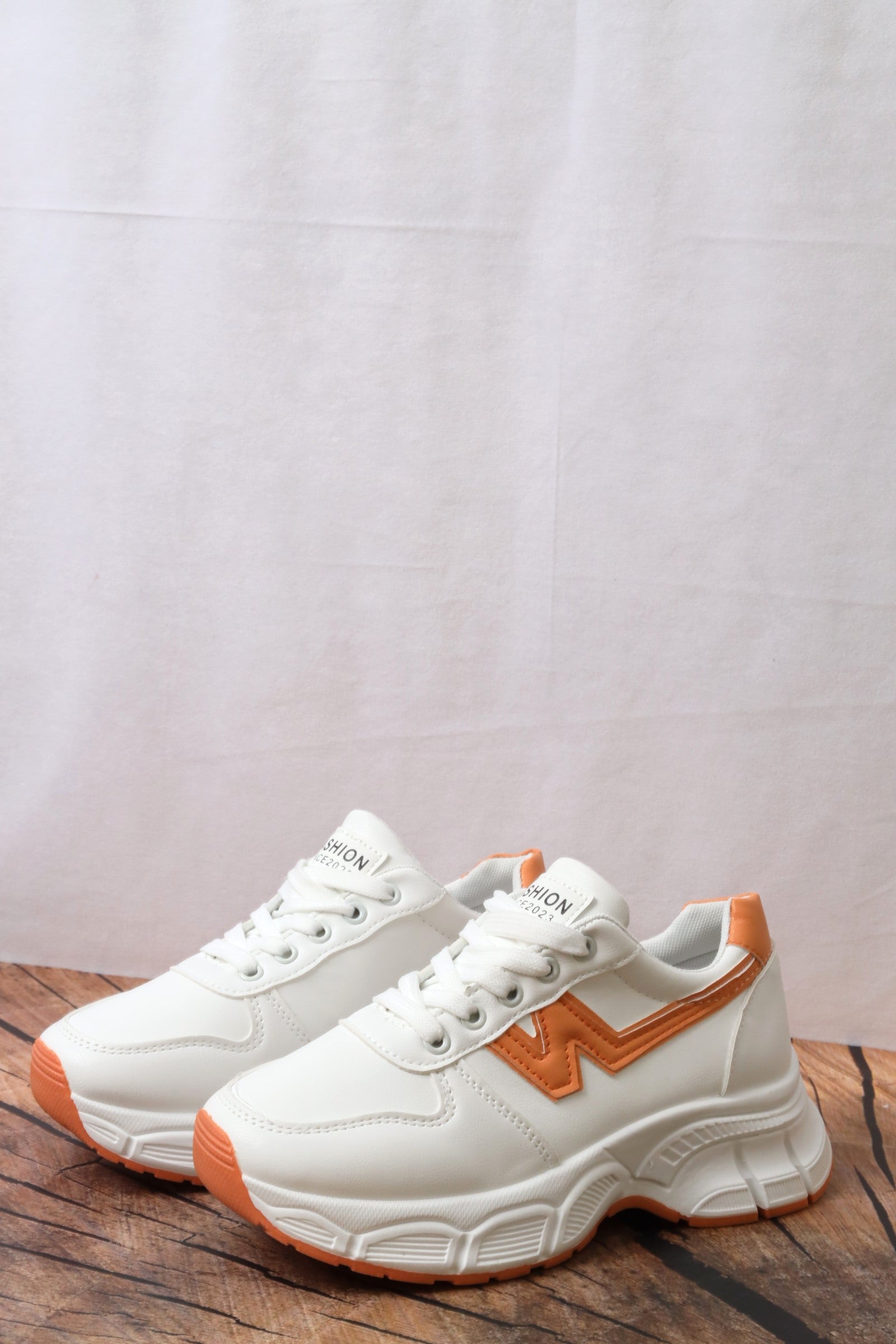 حذاء رياضي نسائي 7710