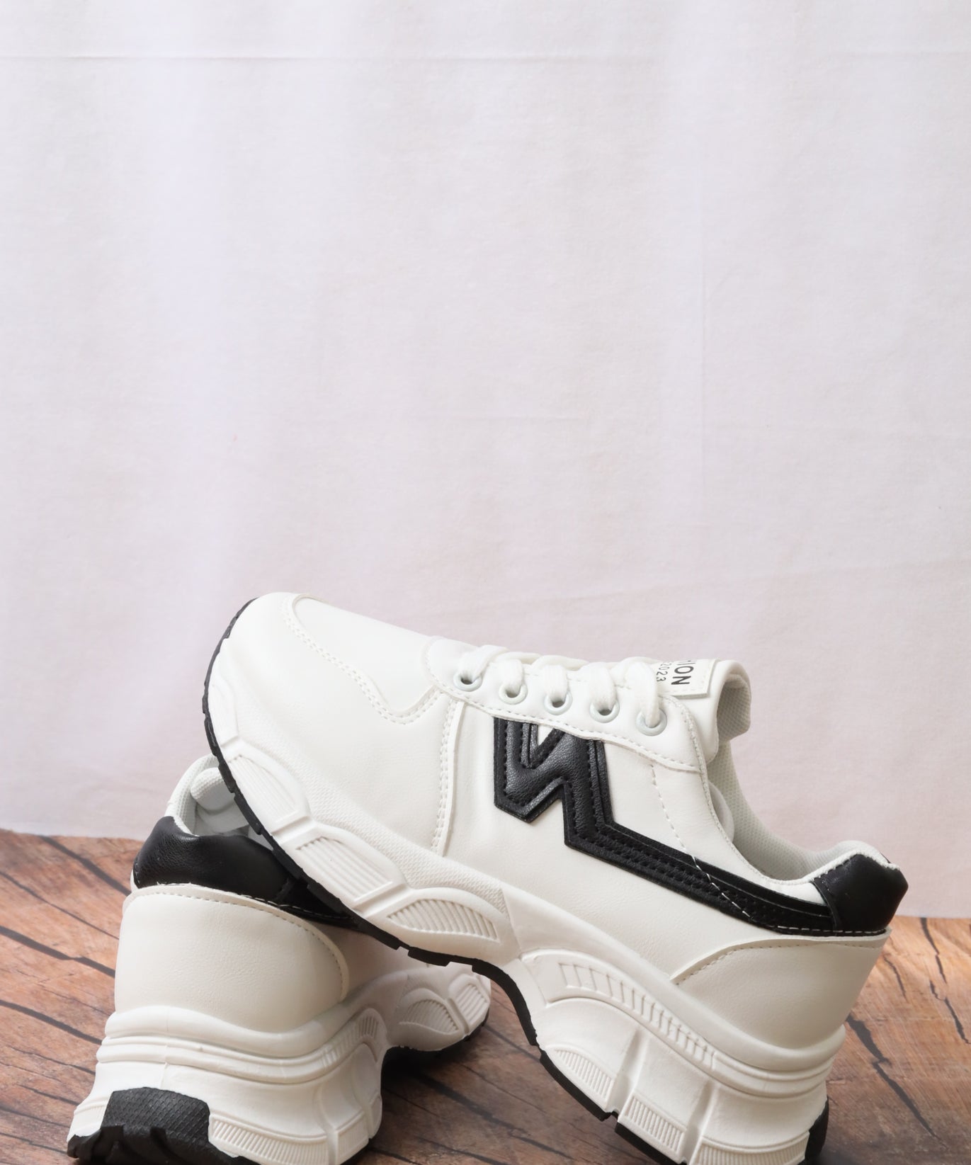 حذاء رياضي نسائي 7710