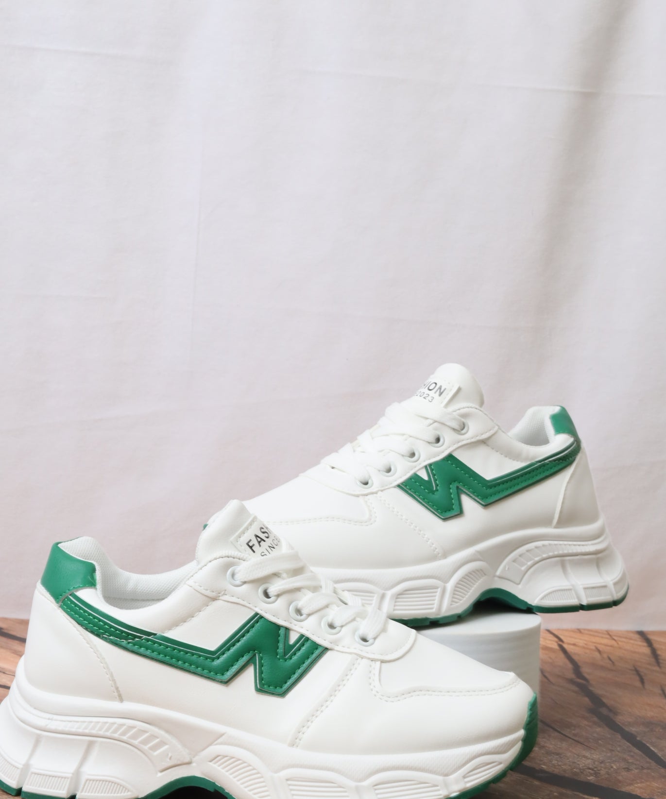 حذاء رياضي نسائي 7710