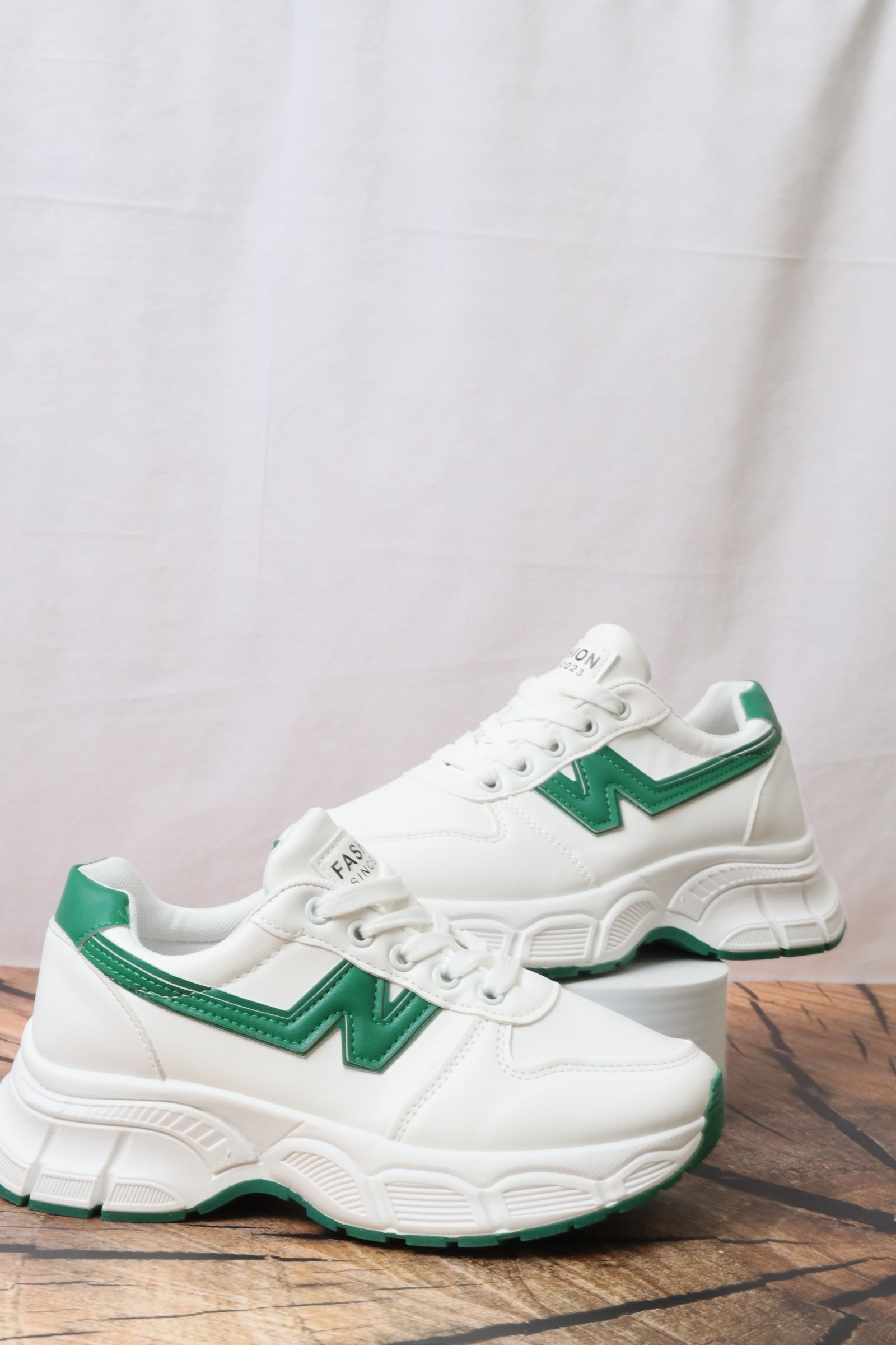 حذاء رياضي نسائي 7710