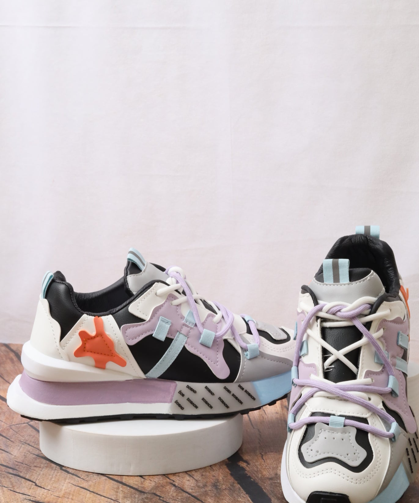 حذاء رياضي نسائي  1046