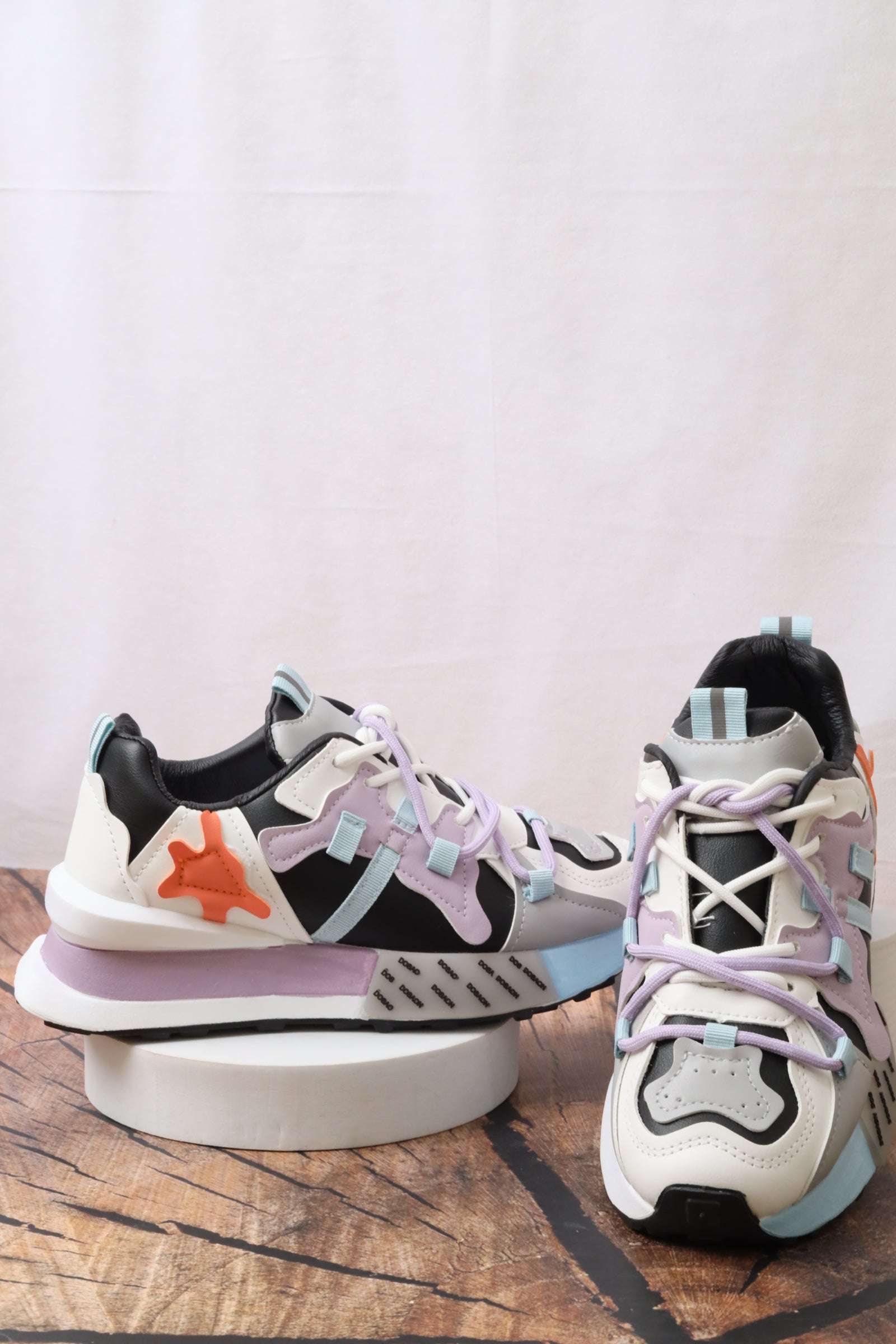 حذاء رياضي نسائي  1046